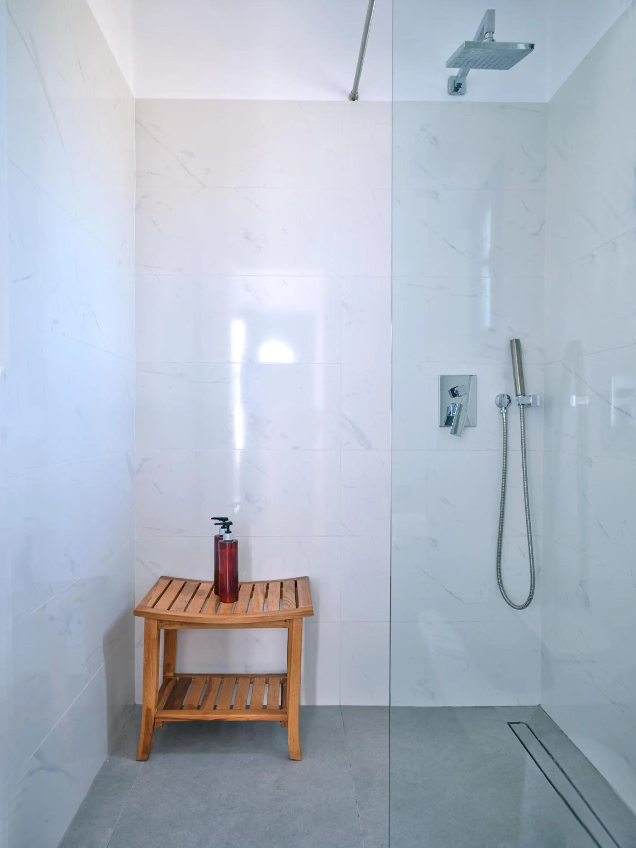 Shower in Fyrogenis palace