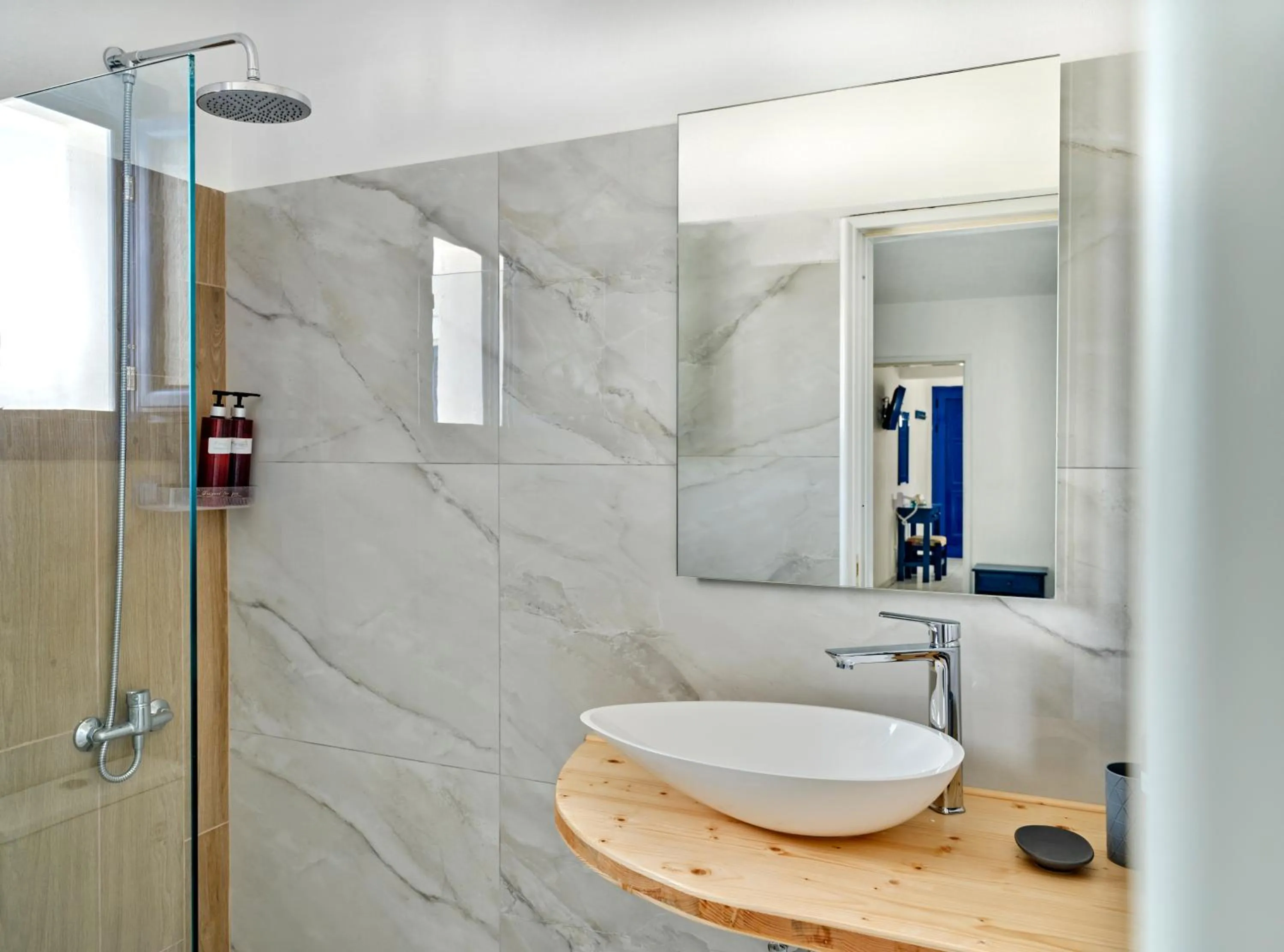 Shower in Fyrogenis palace