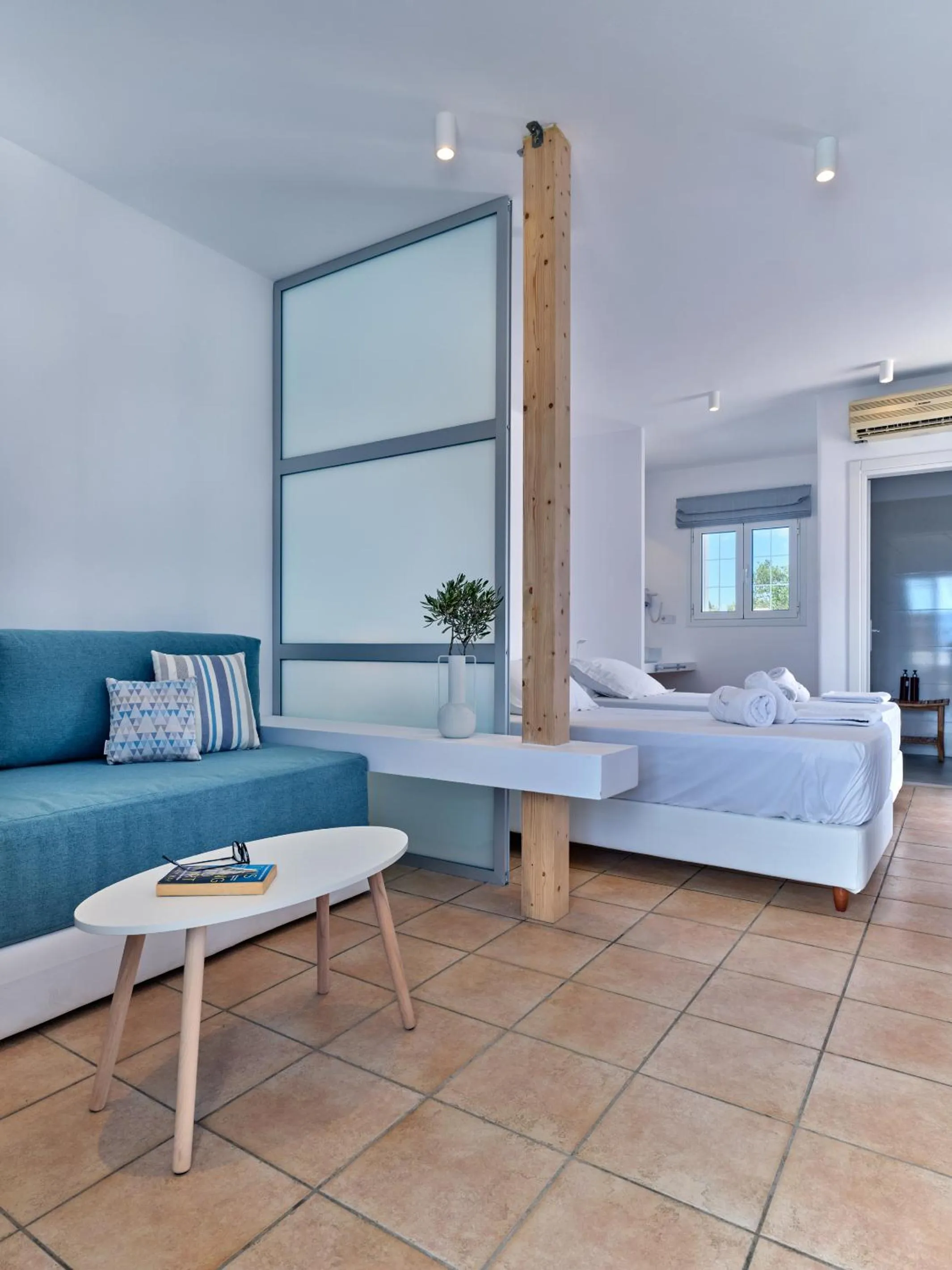 Photo of the whole room, Bed in Fyrogenis palace