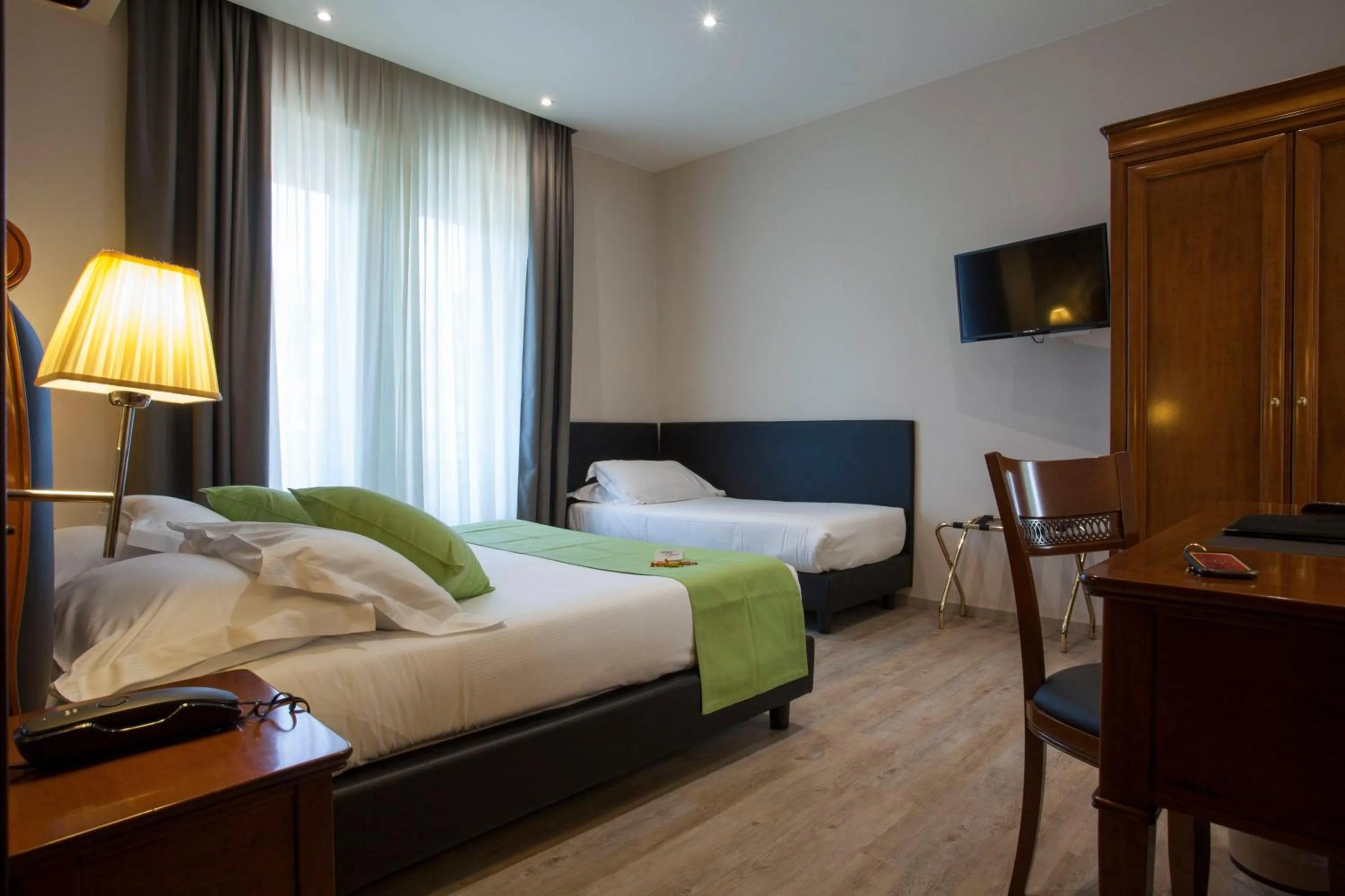 Bedroom, Bed in Hotel Astoria