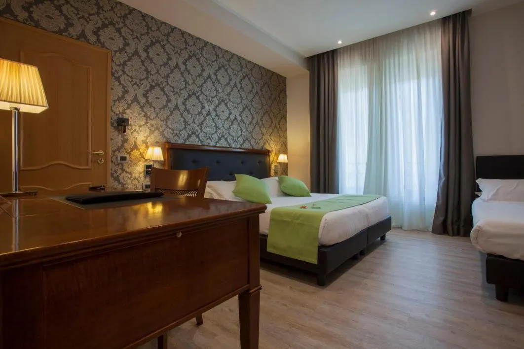 Photo of the whole room, Bed in Hotel Astoria