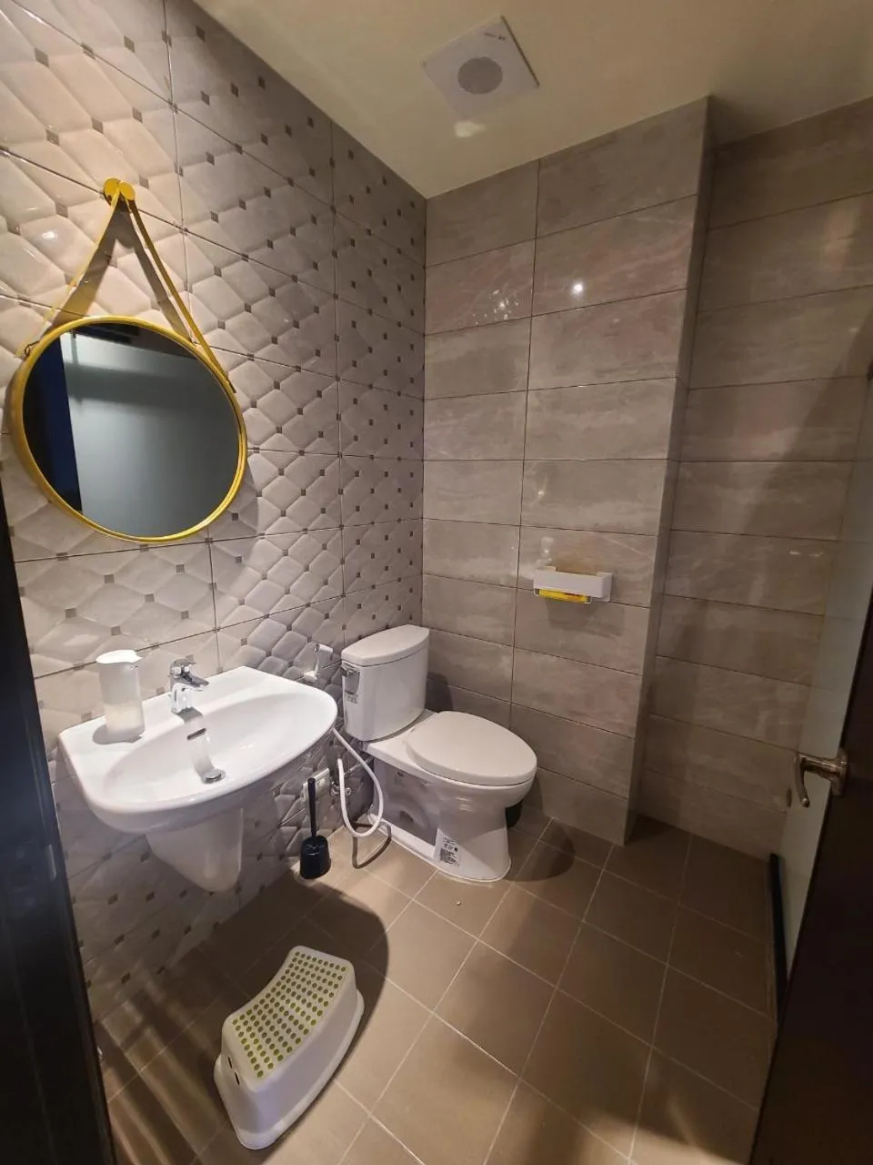 Bathroom in Sunlight Forest Homestay