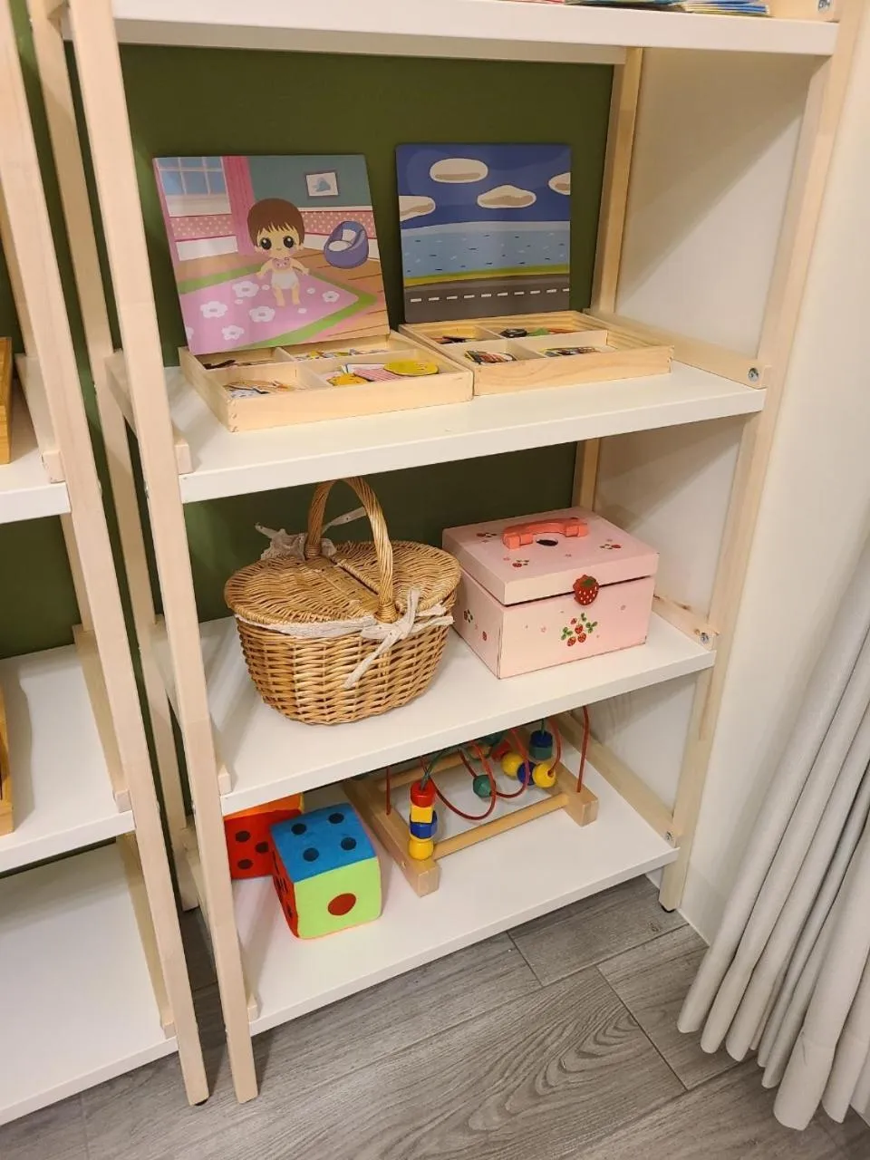 Communal lounge/ TV room in Sunlight Forest Homestay