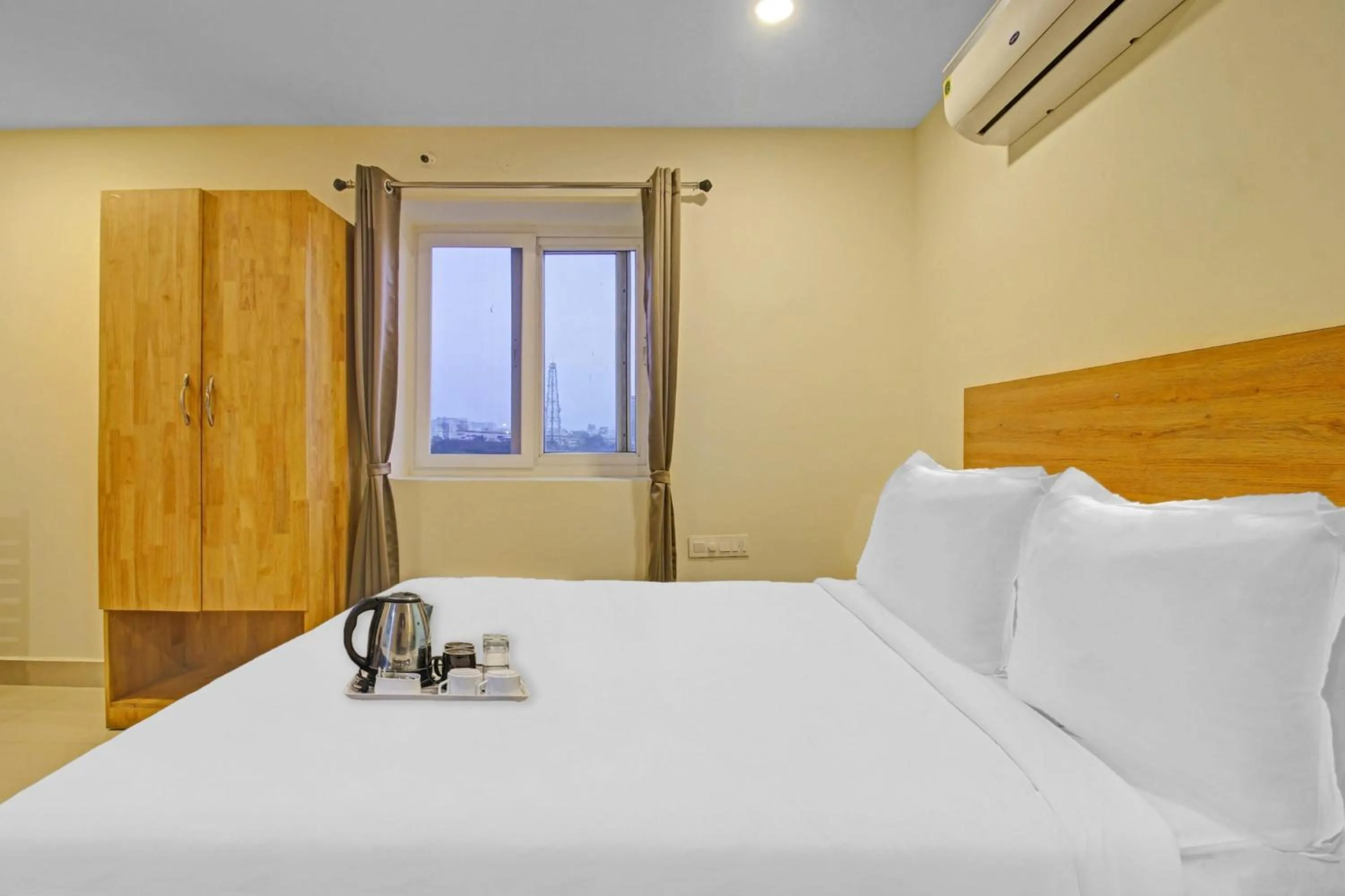 Bedroom, Bed in Super Townhouse Whiteridge Gachibowli Near AIG Hospital