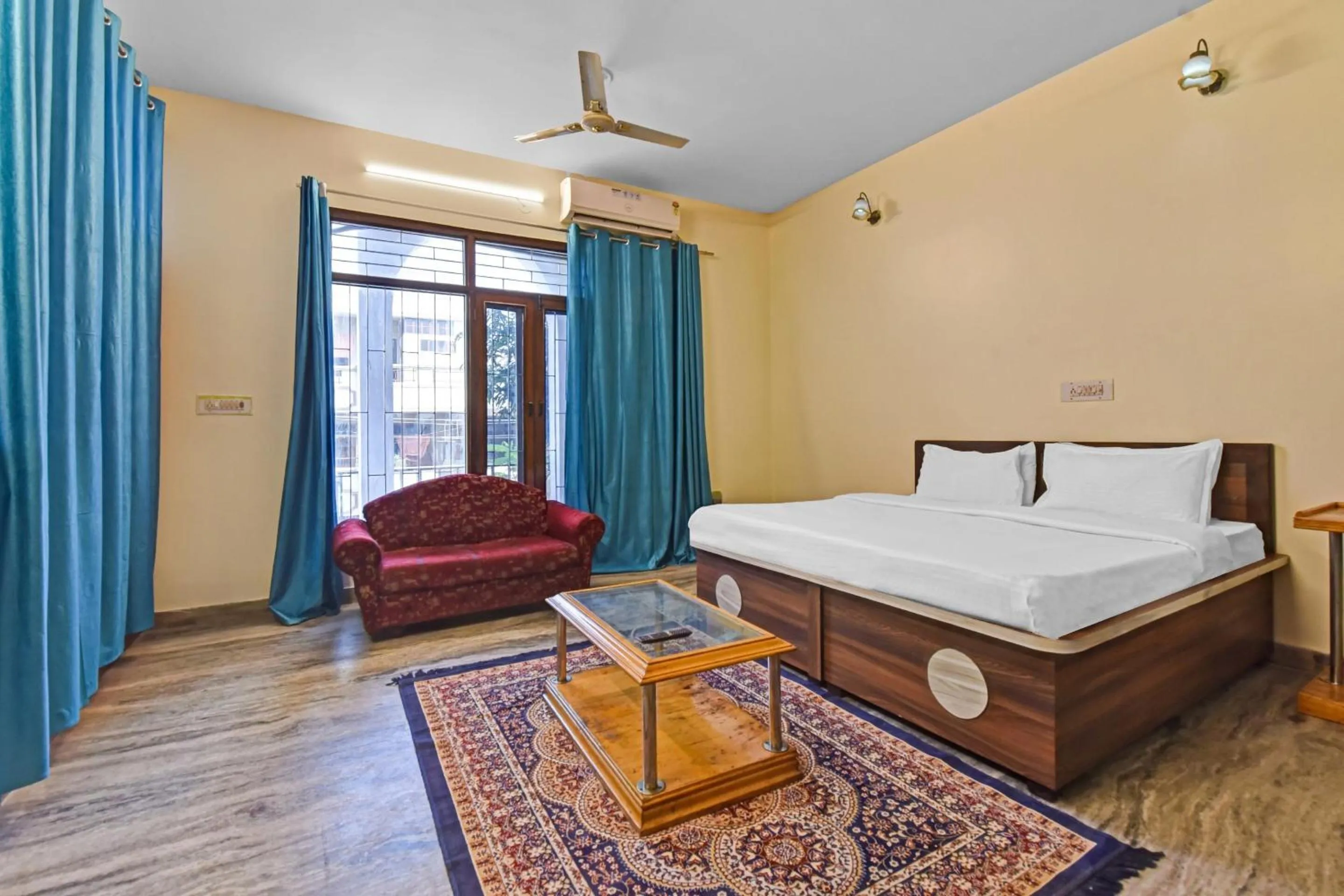 Bedroom, Bed in Hotel O Om Naman