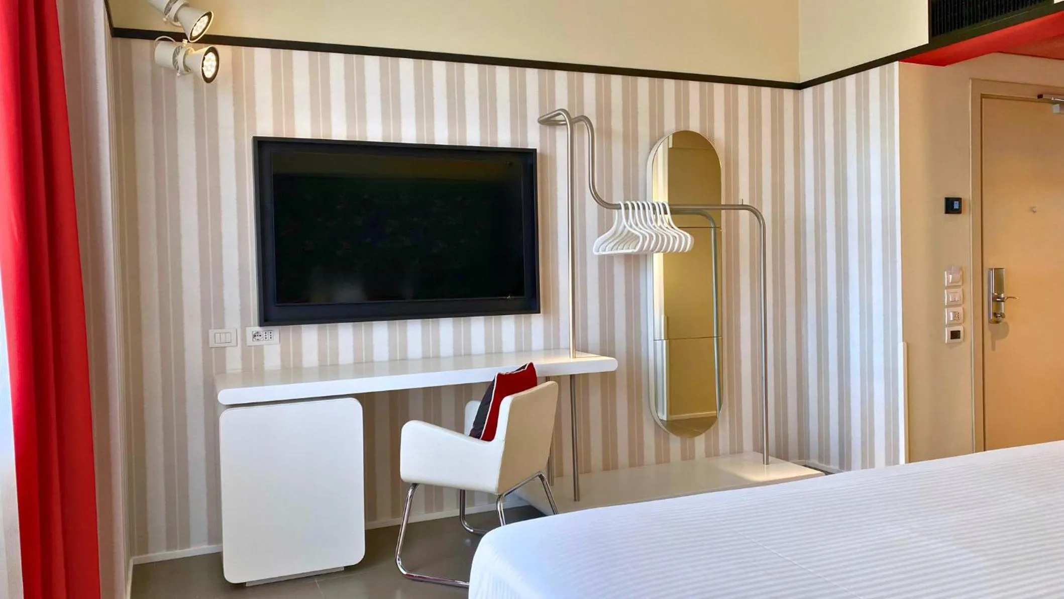 Photo of the whole room, Bed in Hotel Indigo Florence by IHG