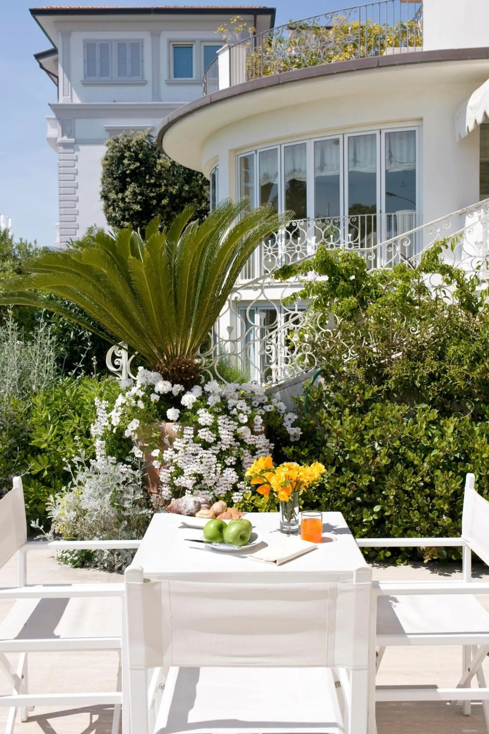 Facade/entrance in Hotel Il Negresco