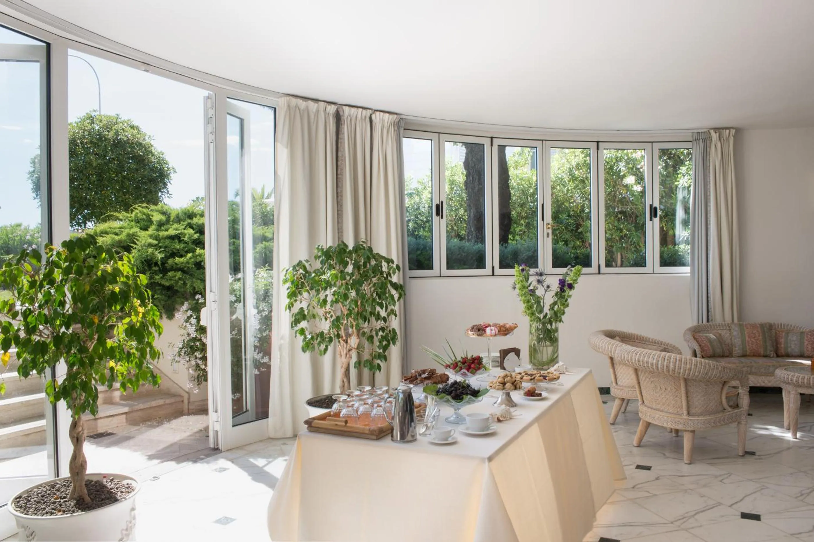 Restaurant/places to eat in Hotel Il Negresco