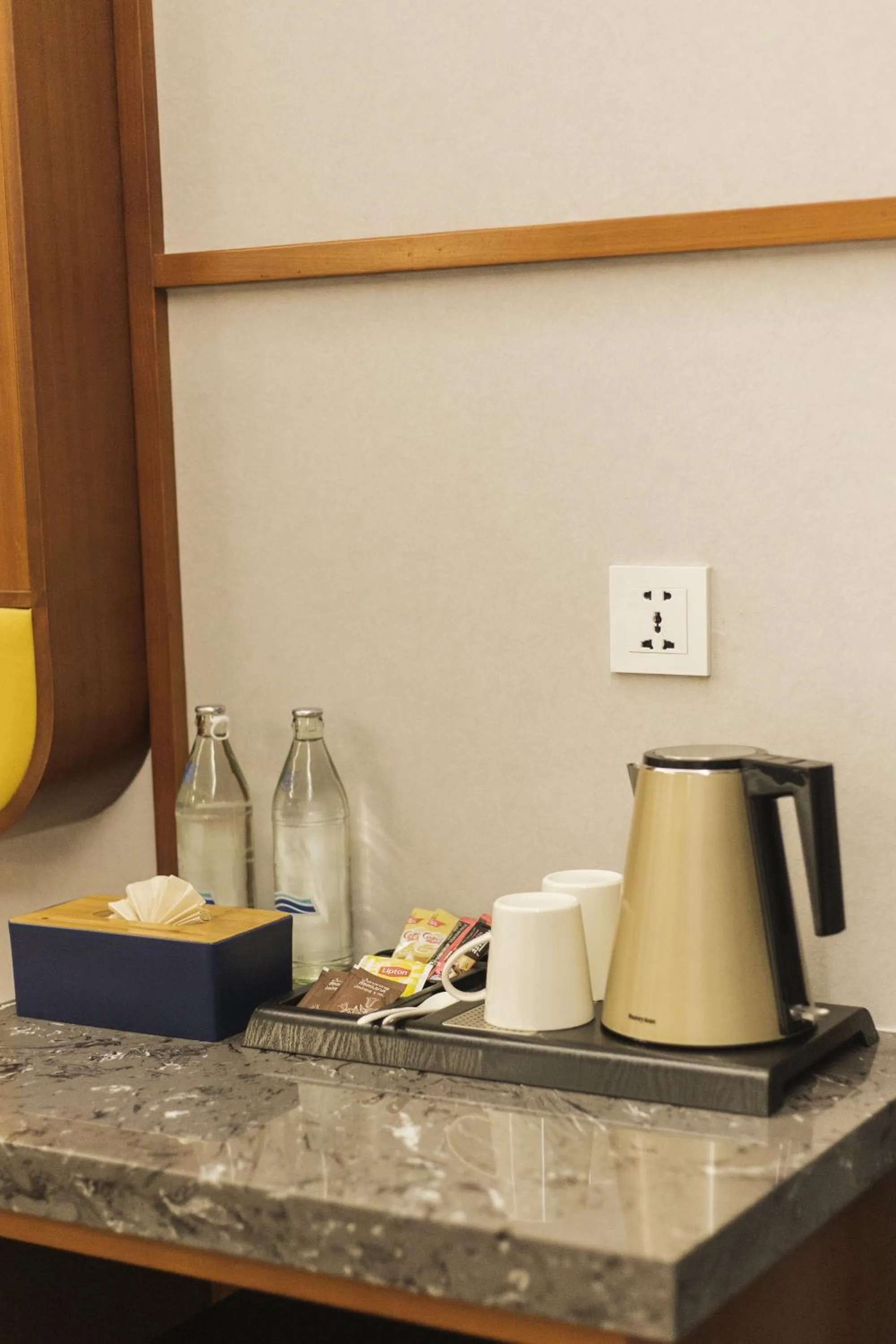 Coffee/tea facilities in Thapae Twins Hotel