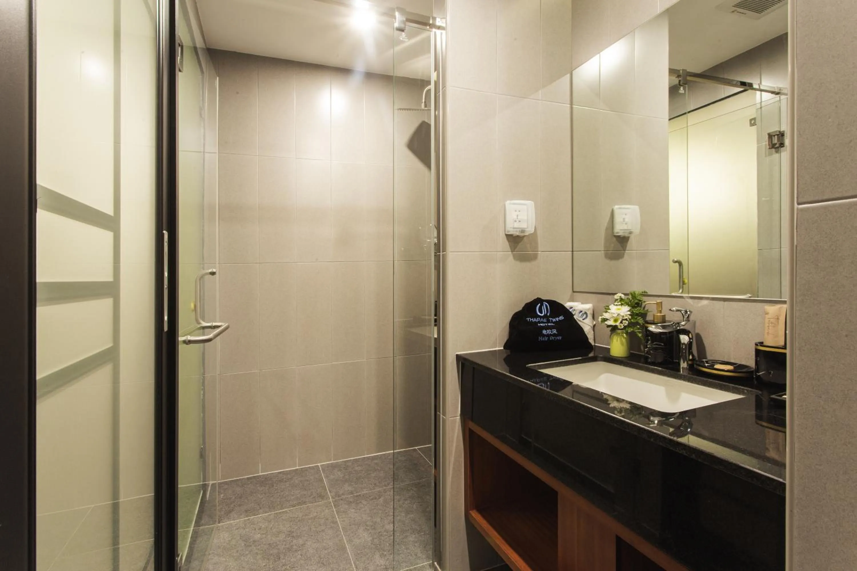 Bathroom in Thapae Twins Hotel