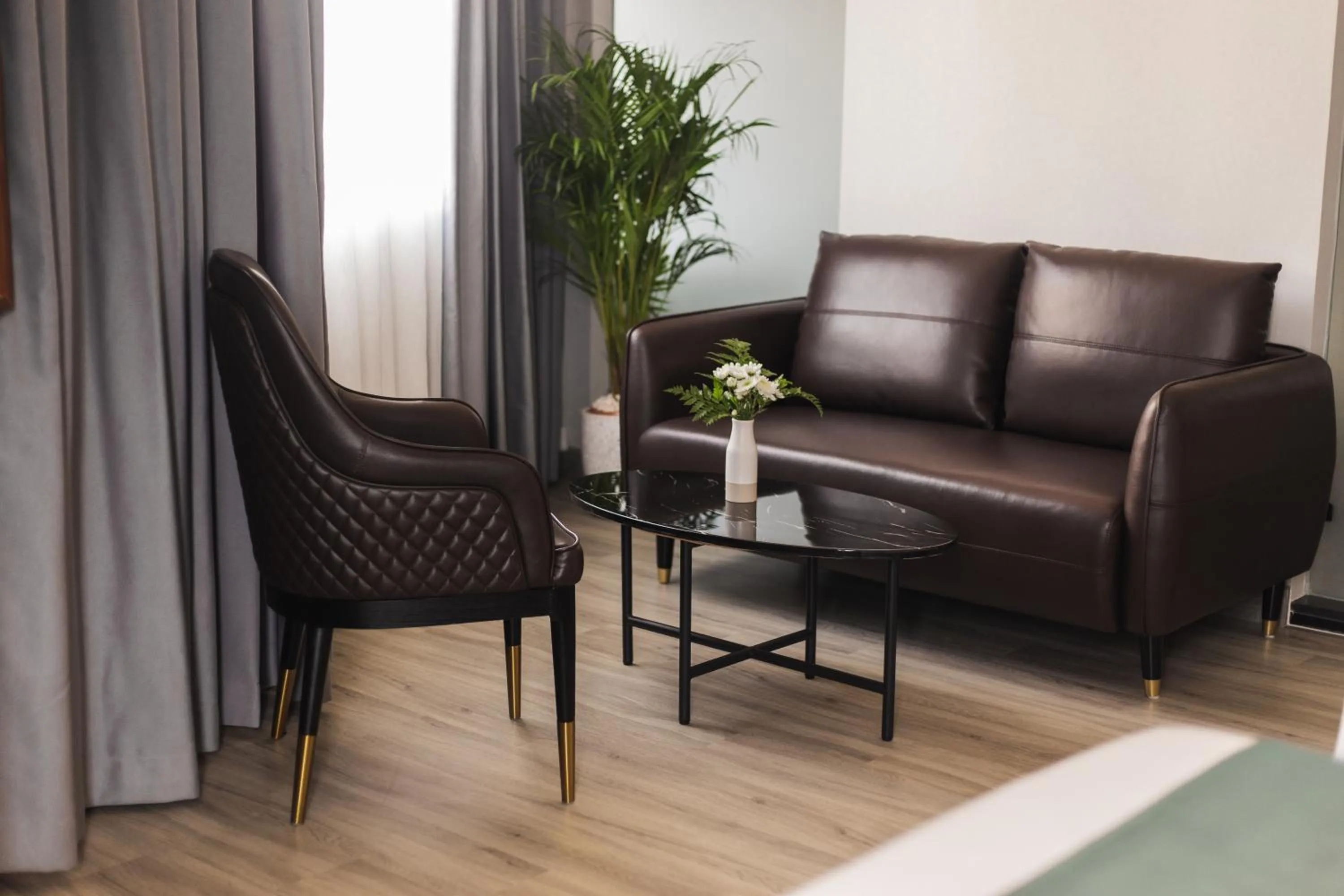 Photo of the whole room in Thapae Twins Hotel