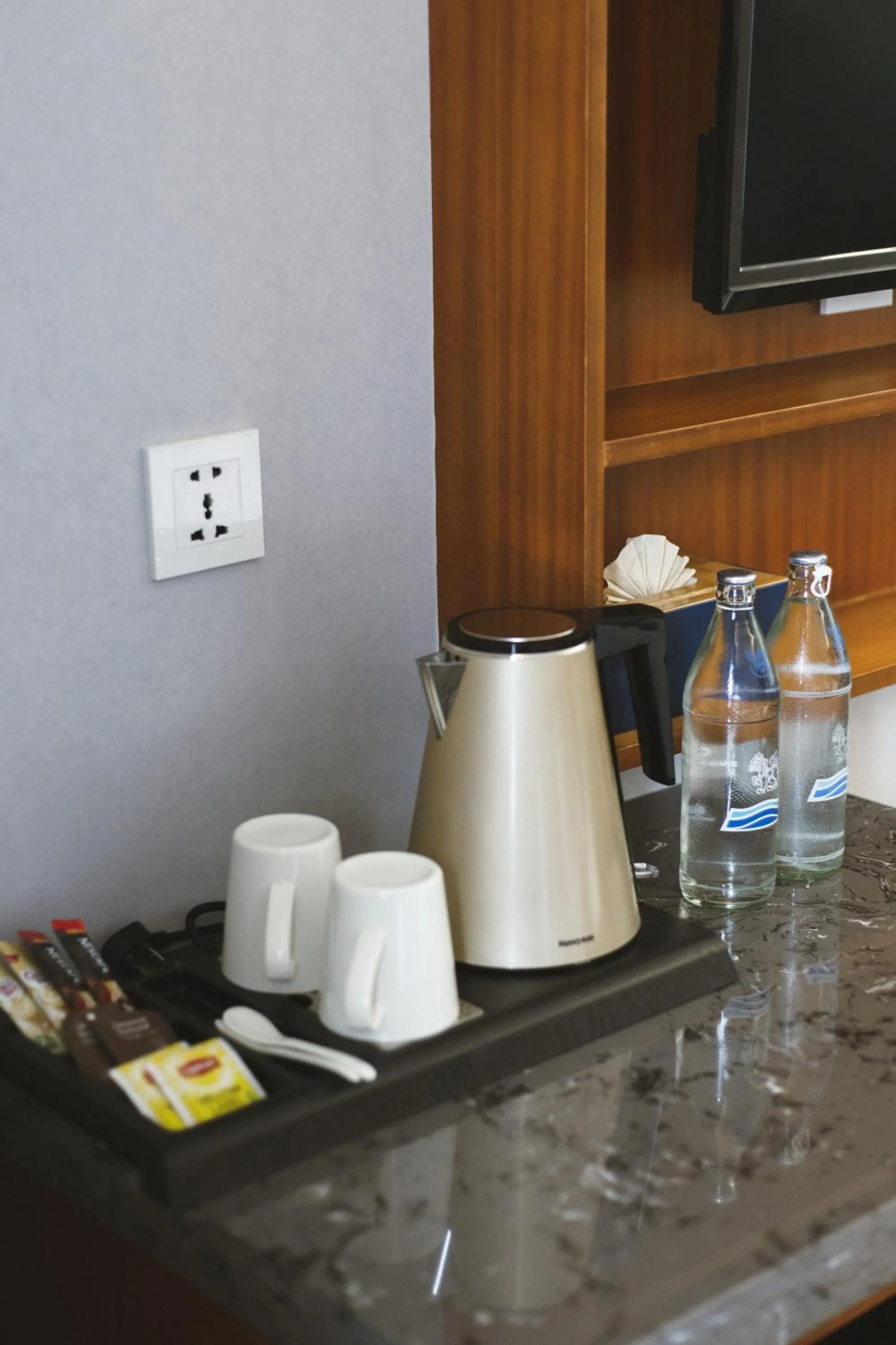 Coffee/tea facilities in Thapae Twins Hotel