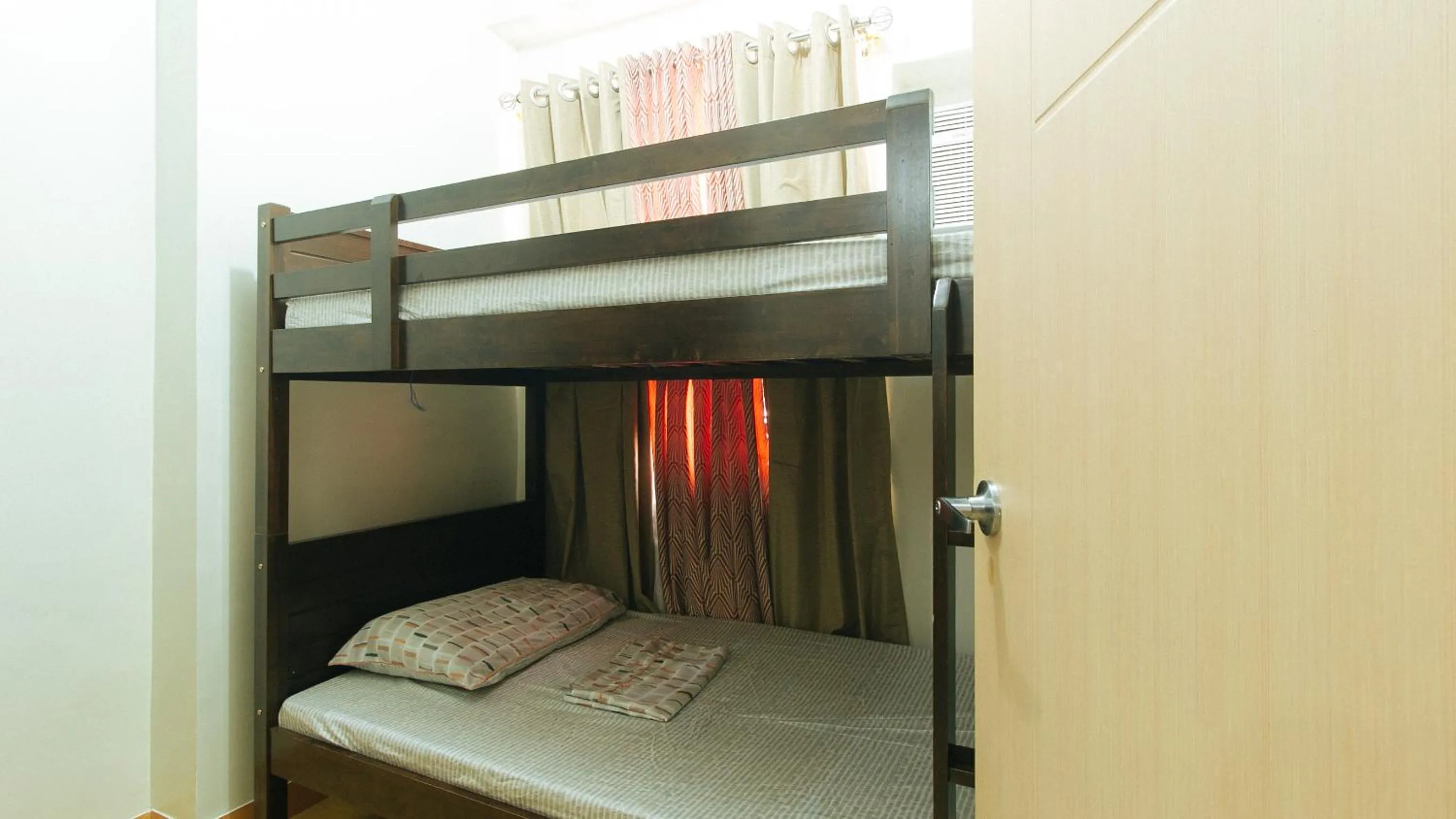bunk bed in Jamah's Staycation at SMDC Trees Residences by RedDoorz
