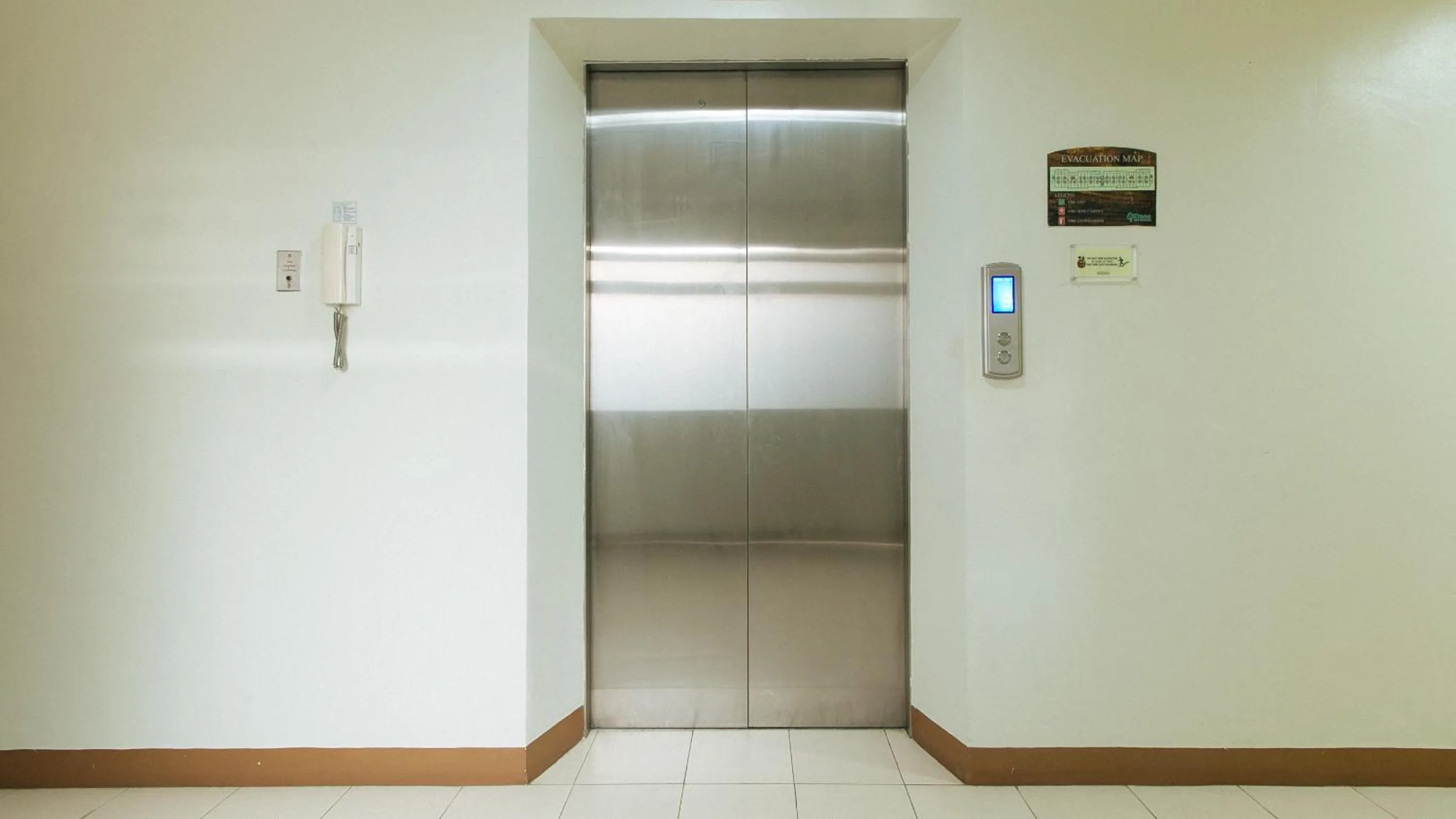 elevator in Jamah's Staycation at SMDC Trees Residences by RedDoorz