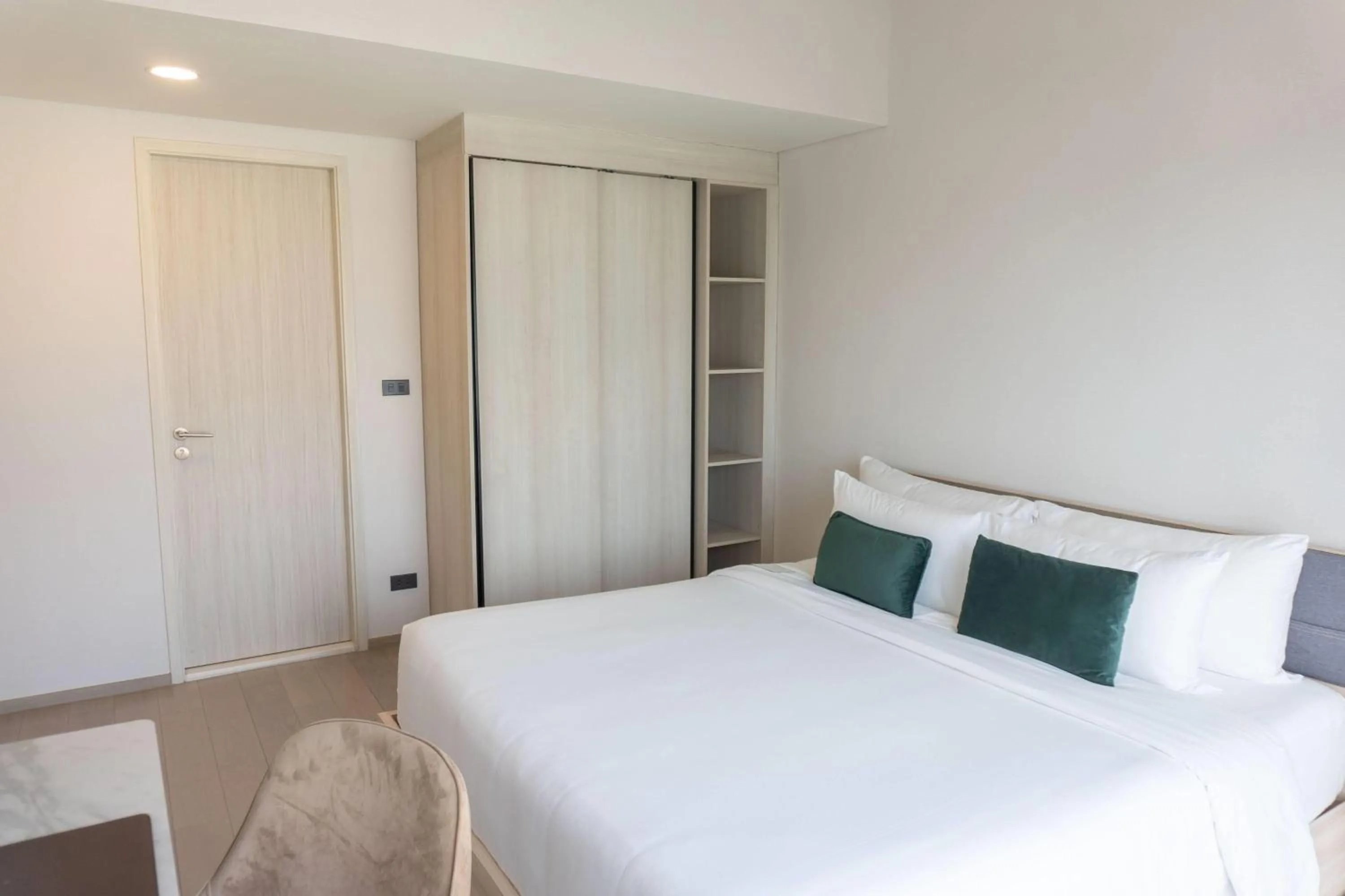 Photo of the whole room, Bed in Wyndham Garden Bangkok Sukhumvit 42