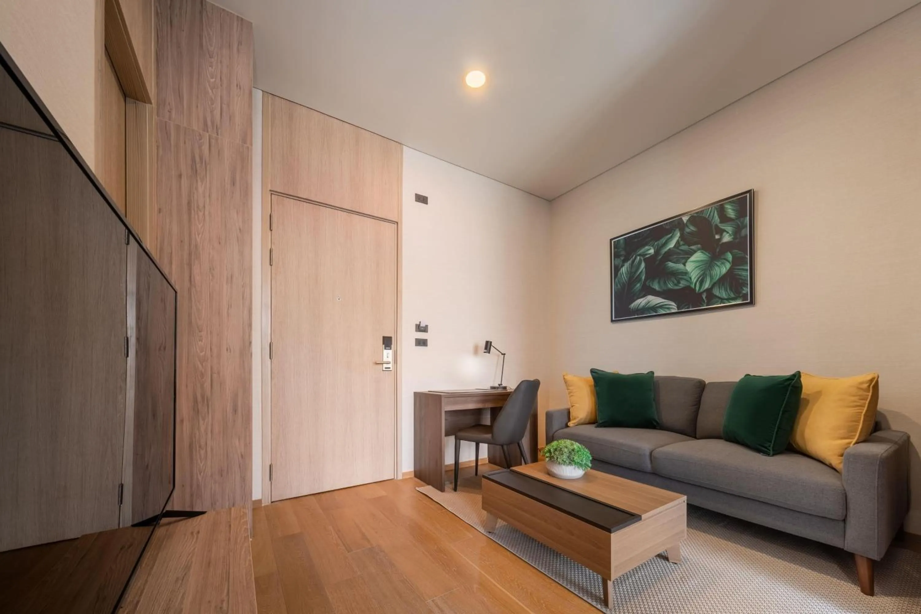 Photo of the whole room in Wyndham Garden Bangkok Sukhumvit 42