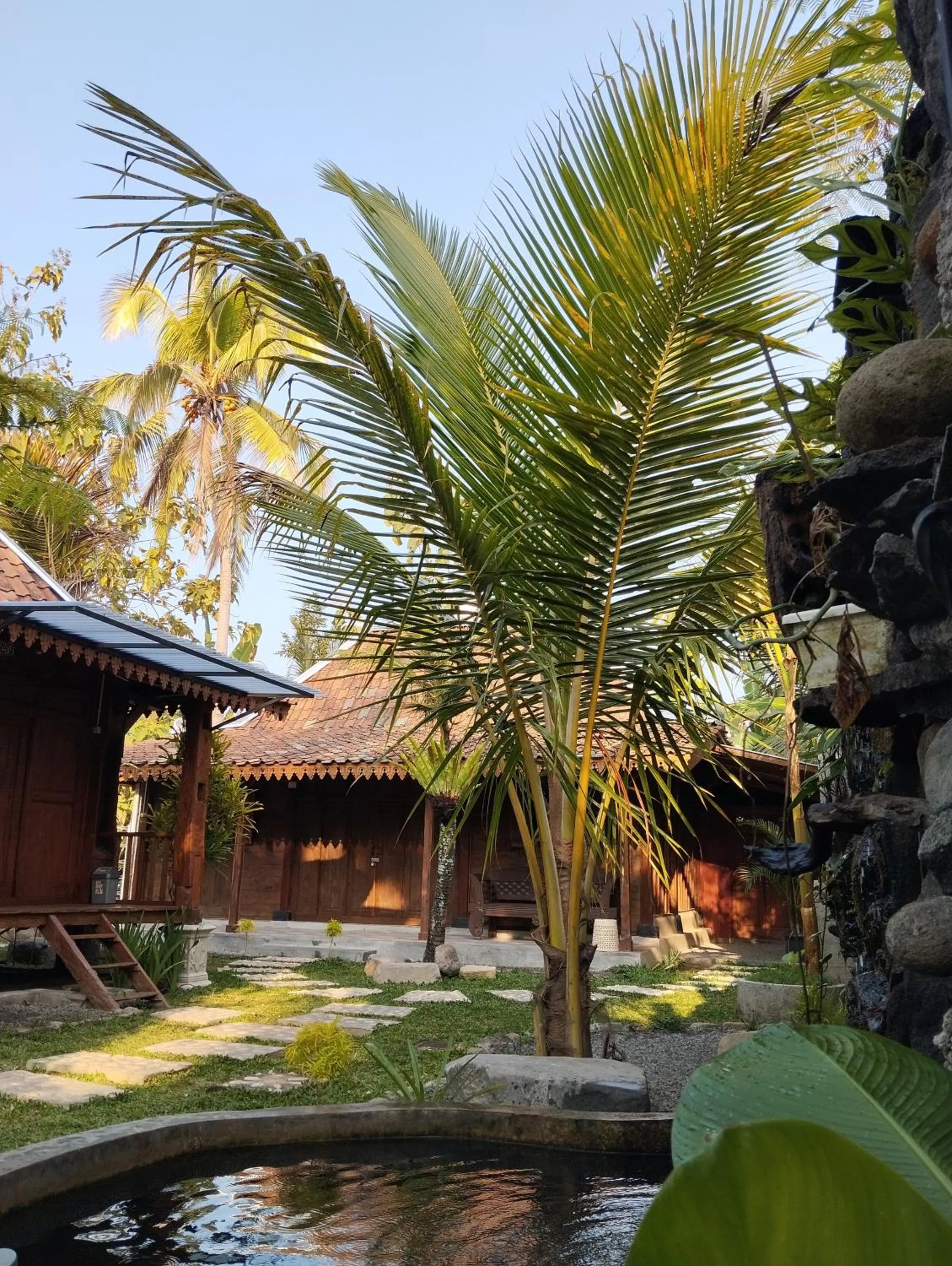 Angler Homestay & Joglo