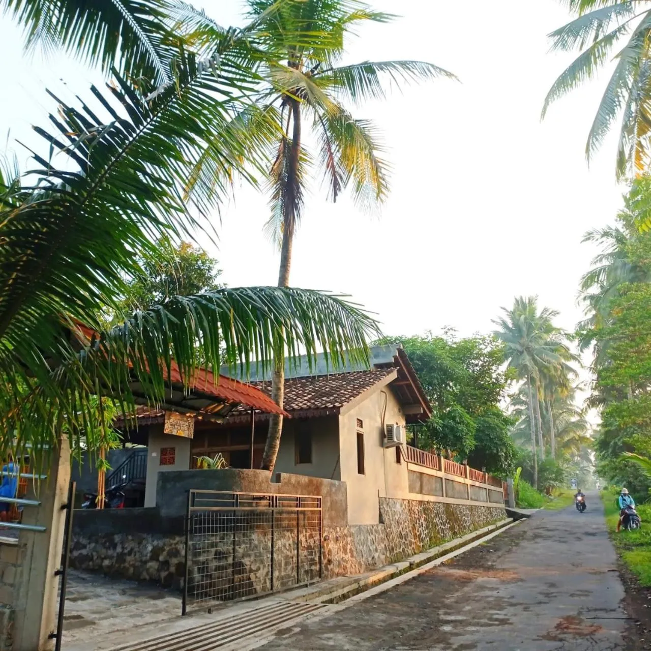 Angler Homestay & Joglo