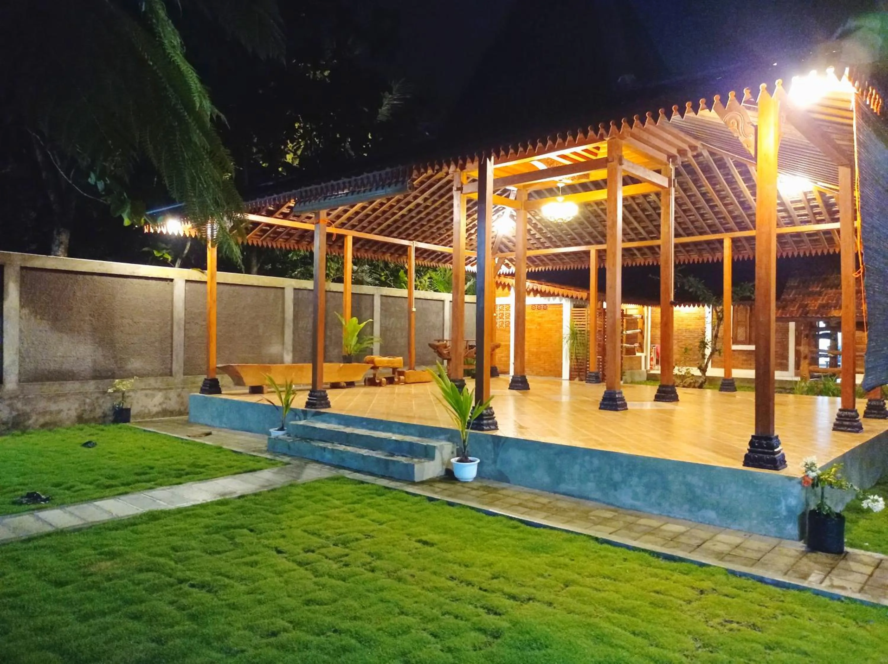 Angler Homestay & Joglo