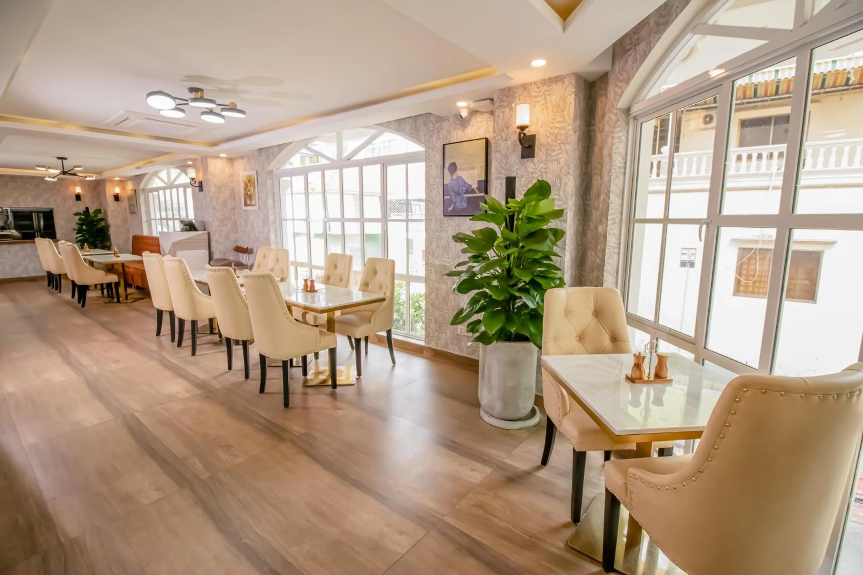 Restaurant/places to eat in Mettavary Hotel