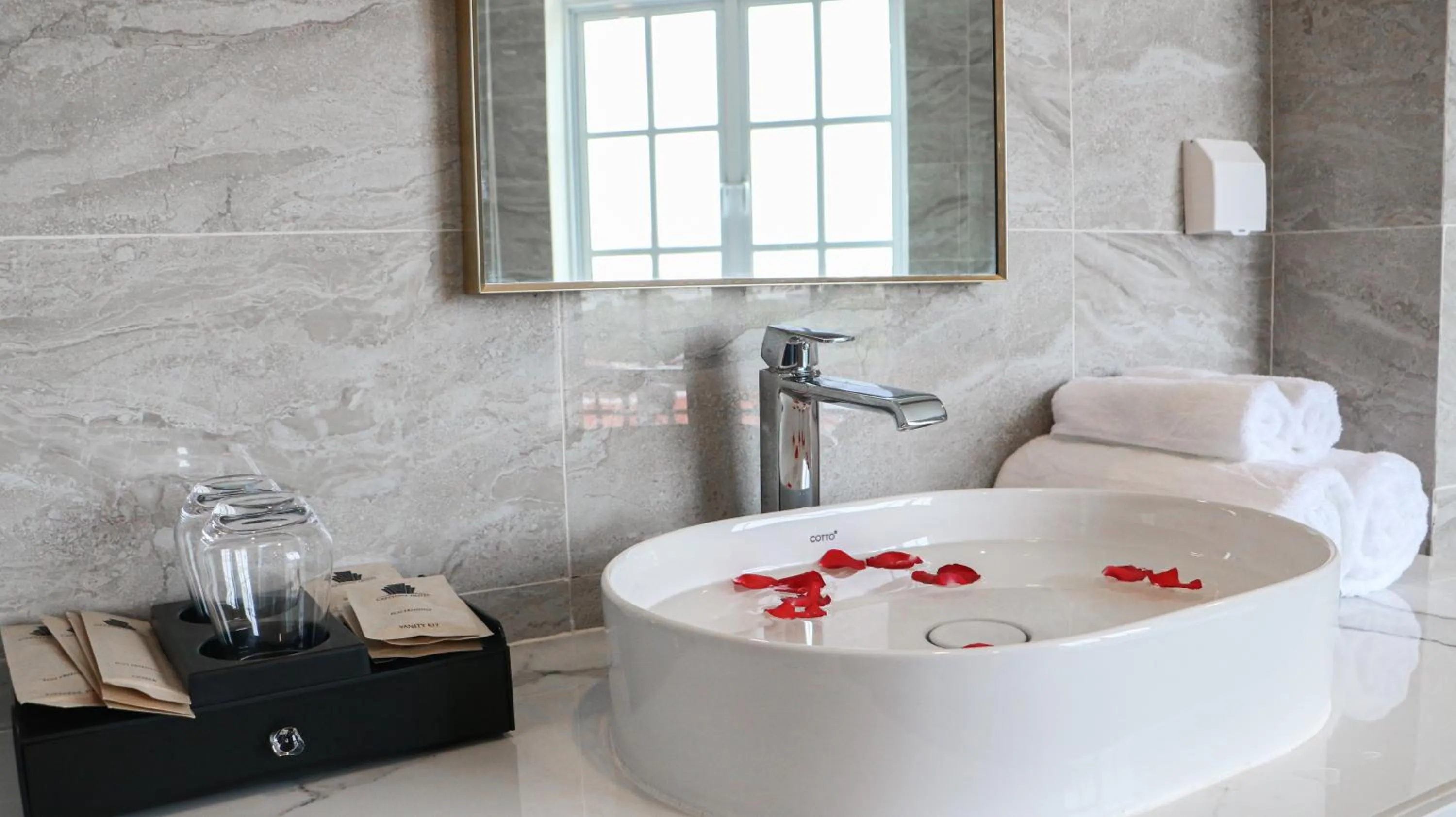 Bathroom in Mettavary Hotel