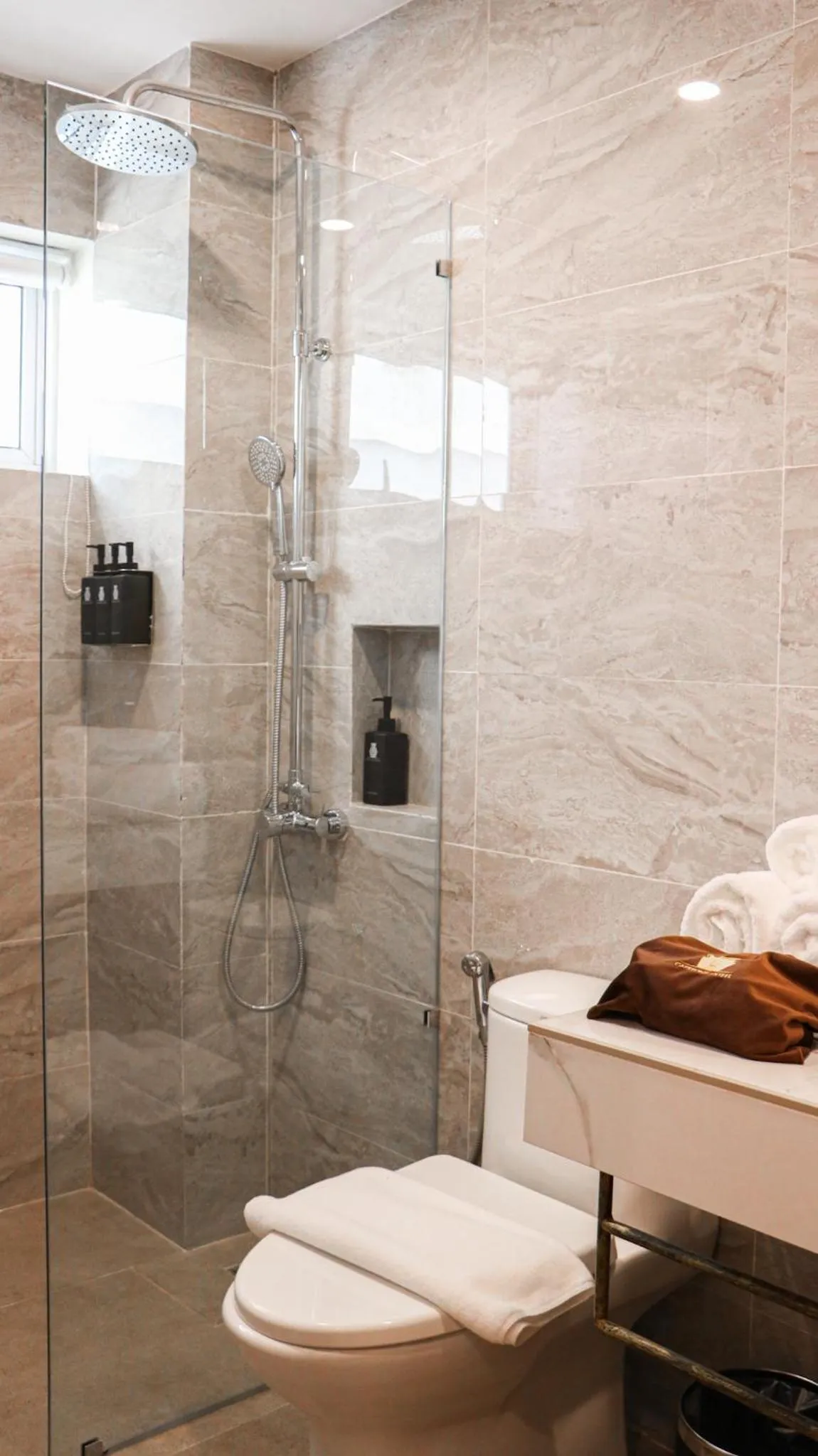 Toilet in Mettavary Hotel