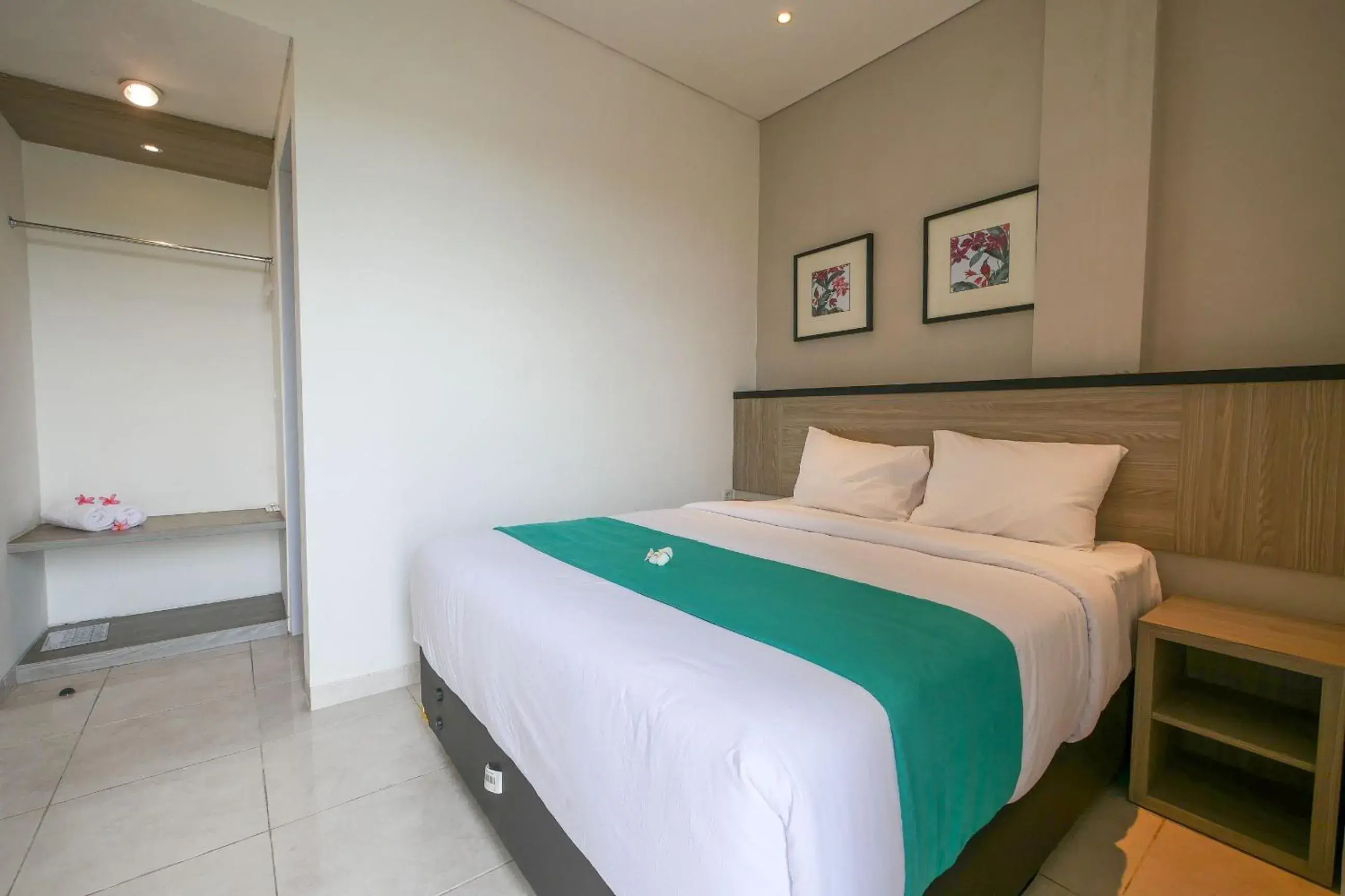 Deluxe Room with Balcony and Street View in Nivasa Hotel Deluxe Room with Balcony and Street View in Nivasa Hotel