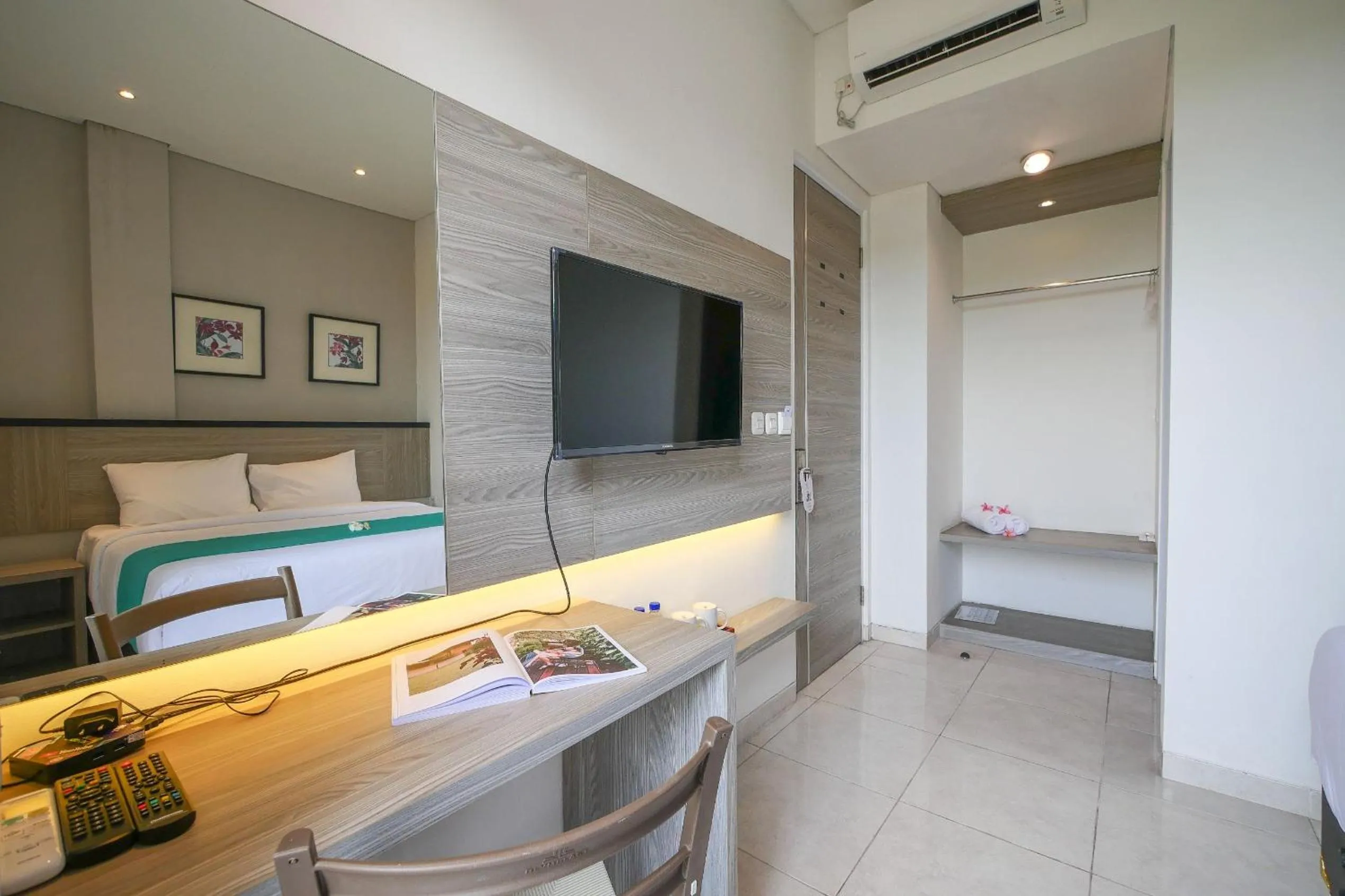 TV and multimedia, Bed in Nivasa Hotel