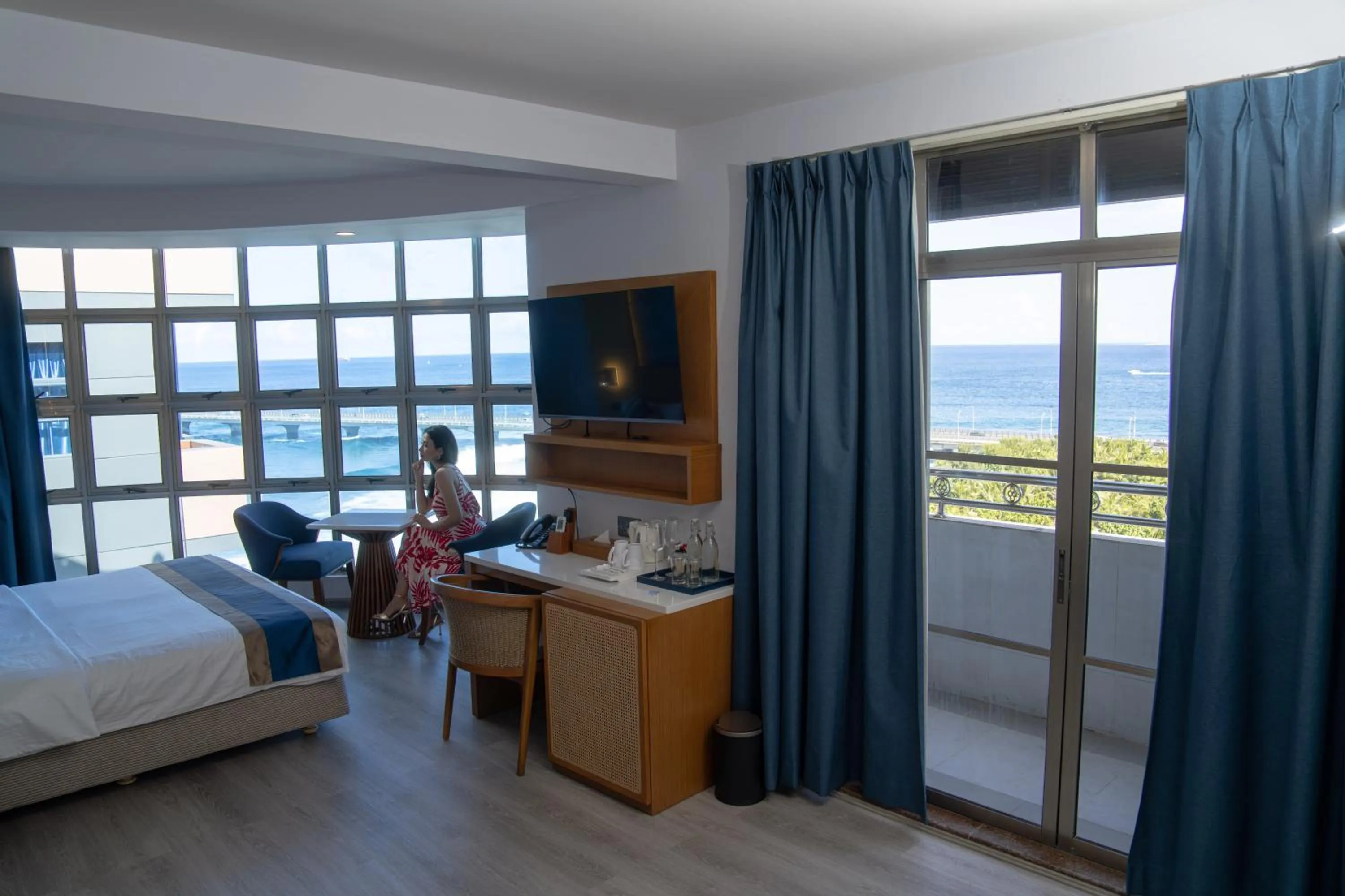 Sea view, Bed in UMET Seaview Hotel with Free Airport Pick up and Drop T&C Apply