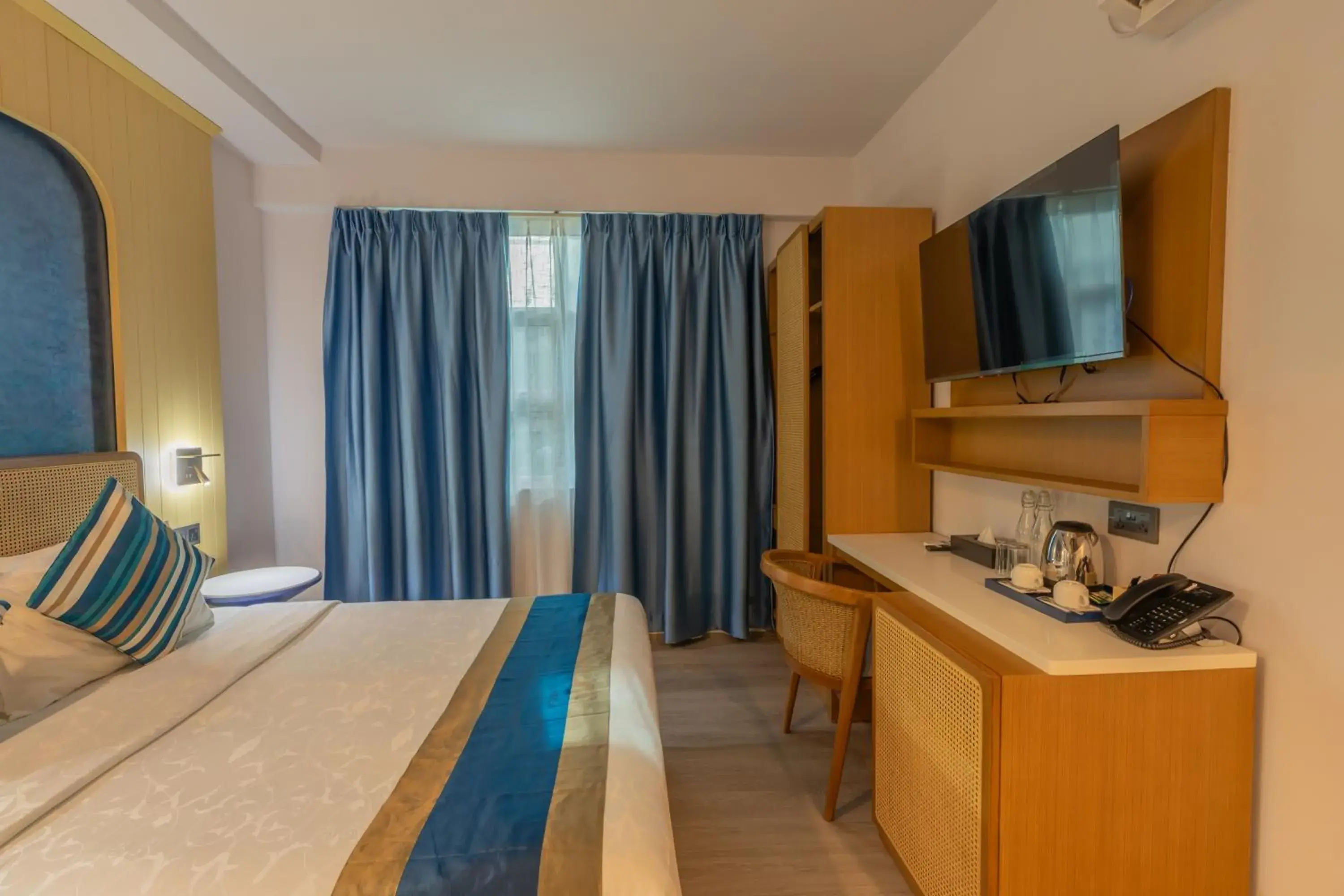 Deluxe Suite in UMET Seaview Hotel with Free Airport Pick up and Drop T&C Apply Deluxe Suite in UMET Seaview Hotel with Free Airport Pick up and Drop T&C Apply