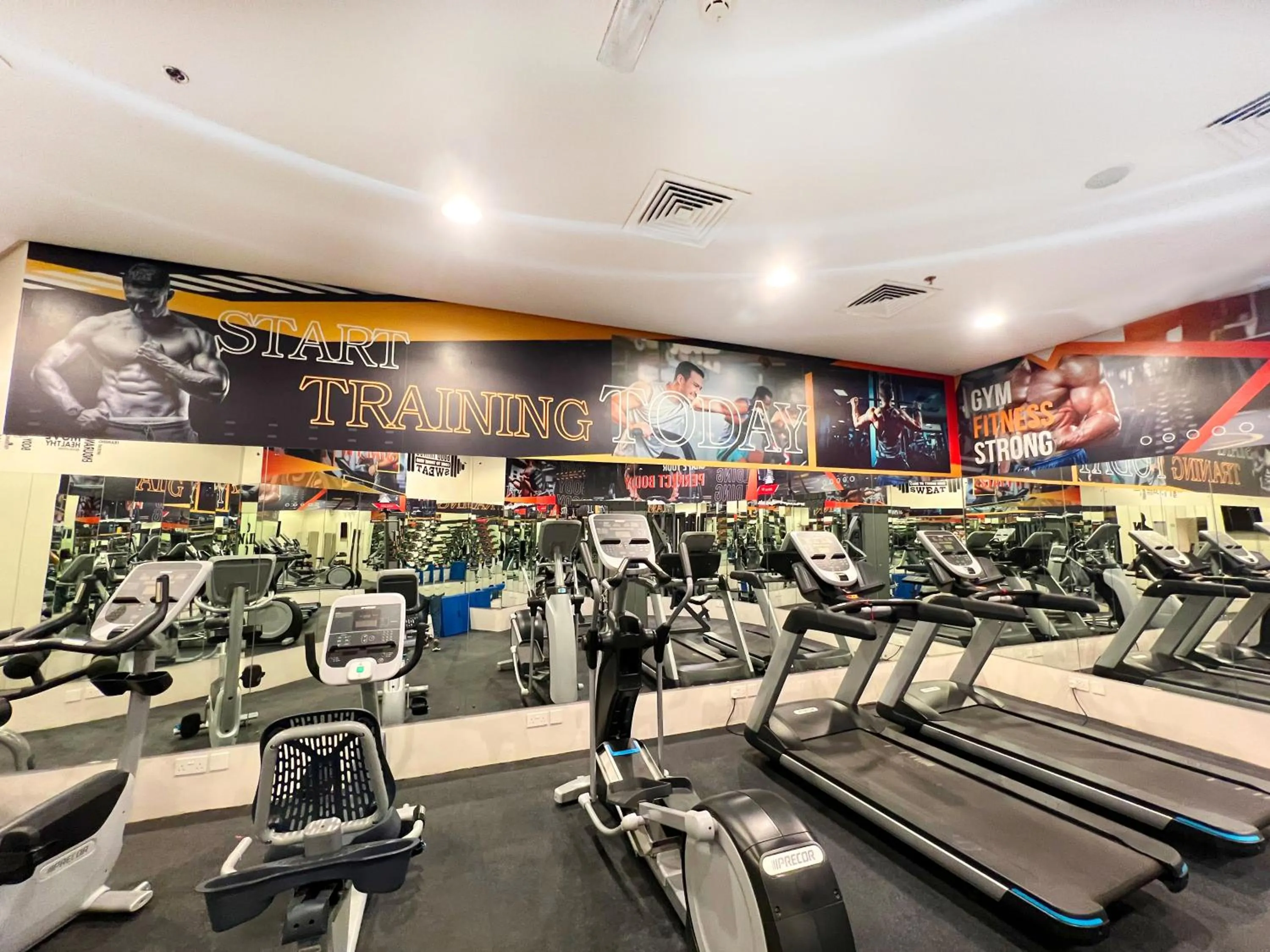 Fitness centre/facilities in ROZANA HOTEL