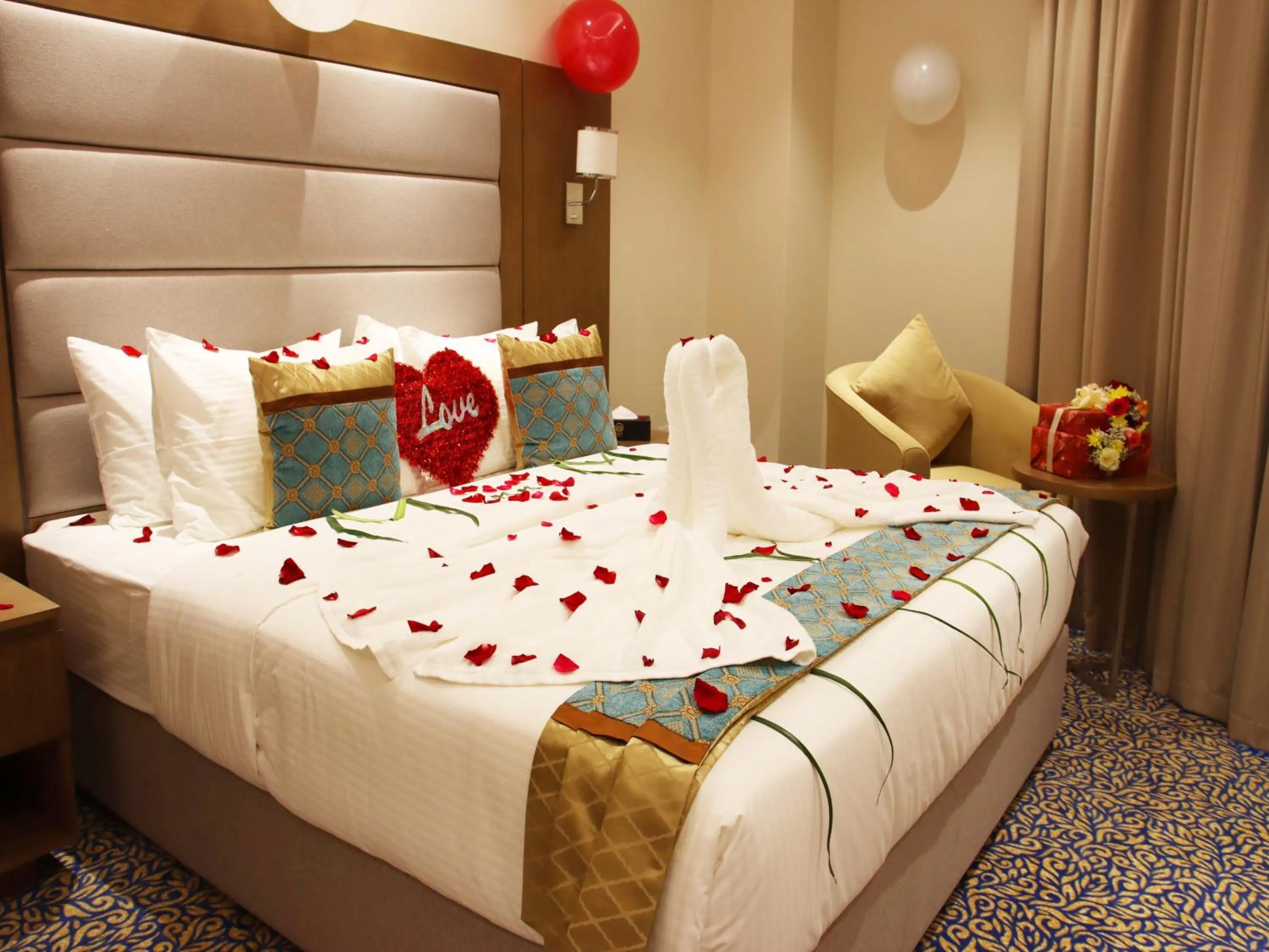 Decorative detail, Bed in ROZANA HOTEL