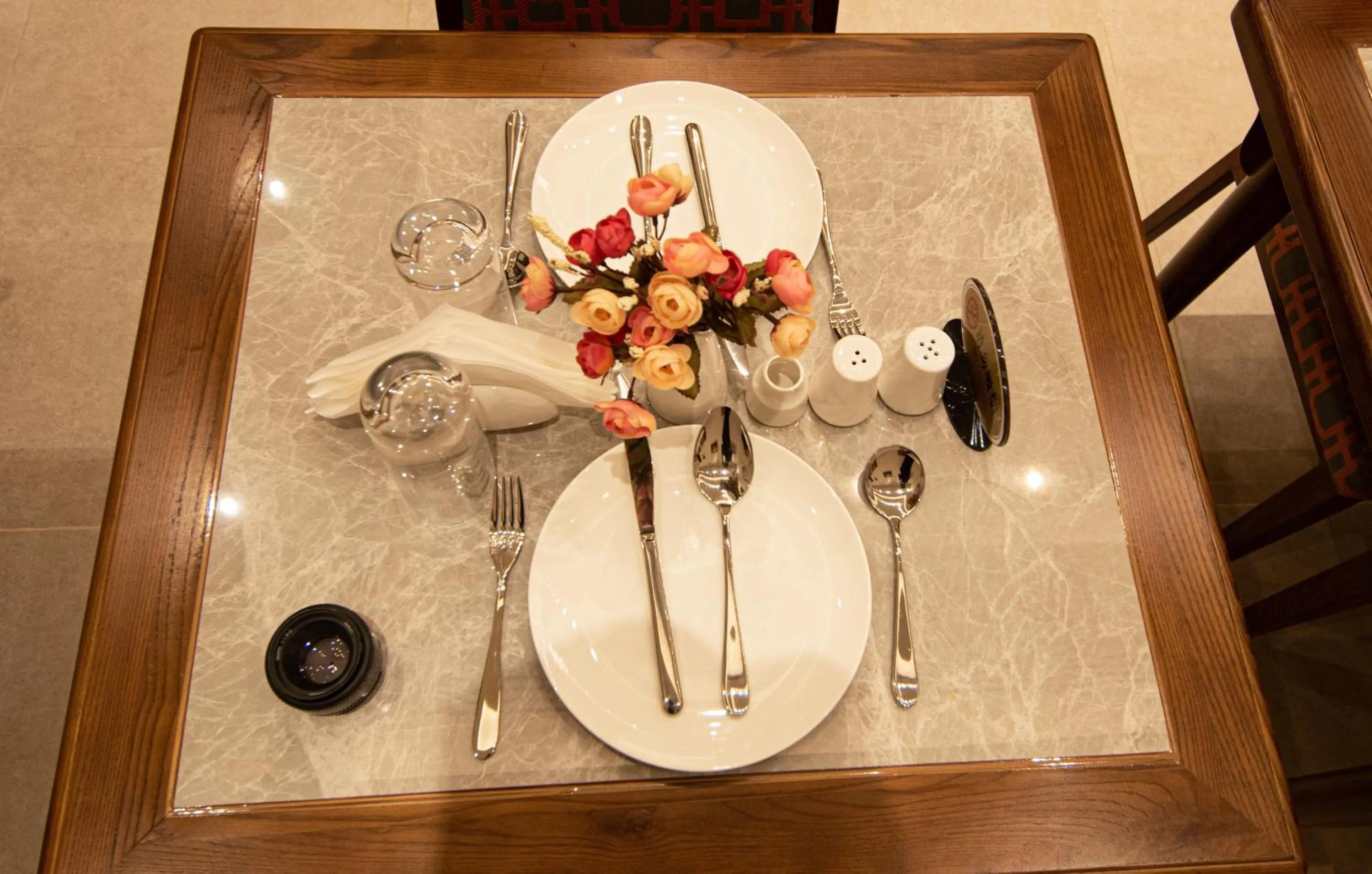 Restaurant/places to eat in ROZANA HOTEL