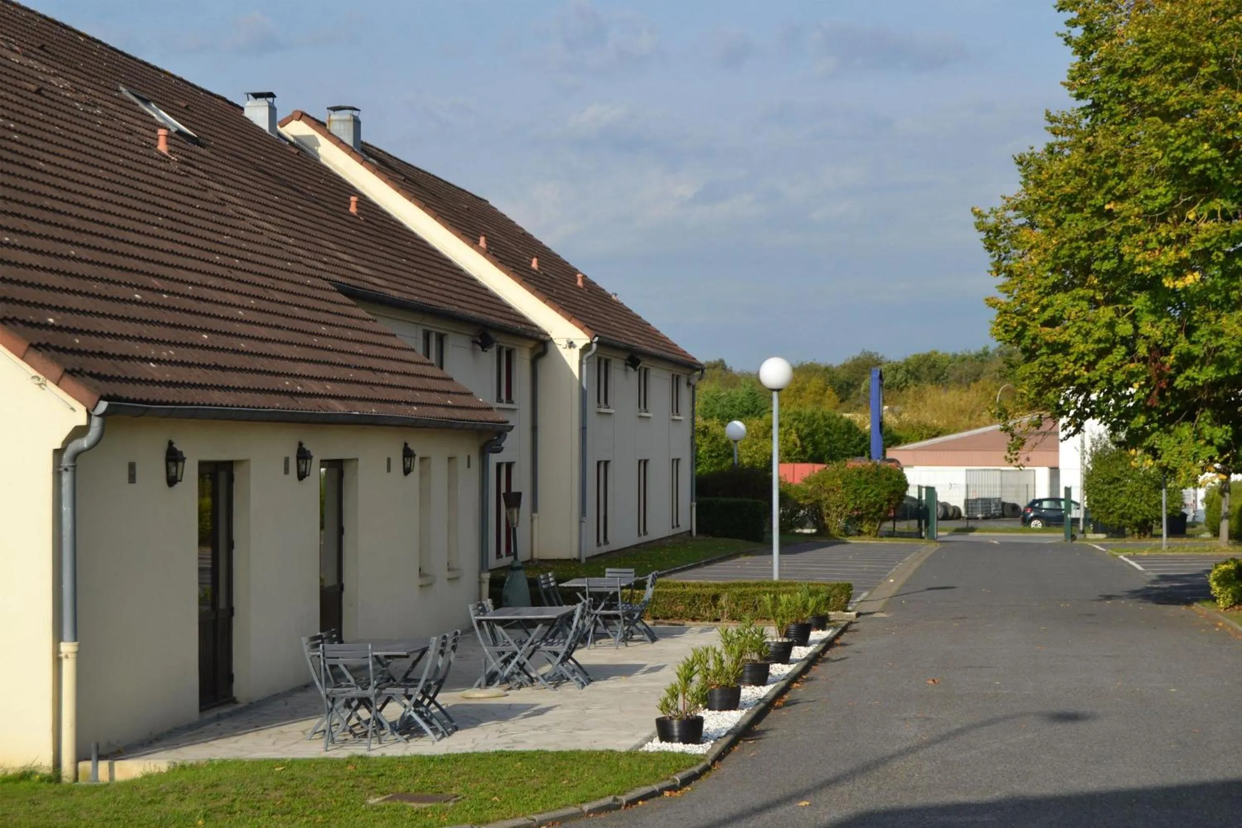 Balcony/Terrace in KYRIAD CREIL - Chantilly Nord