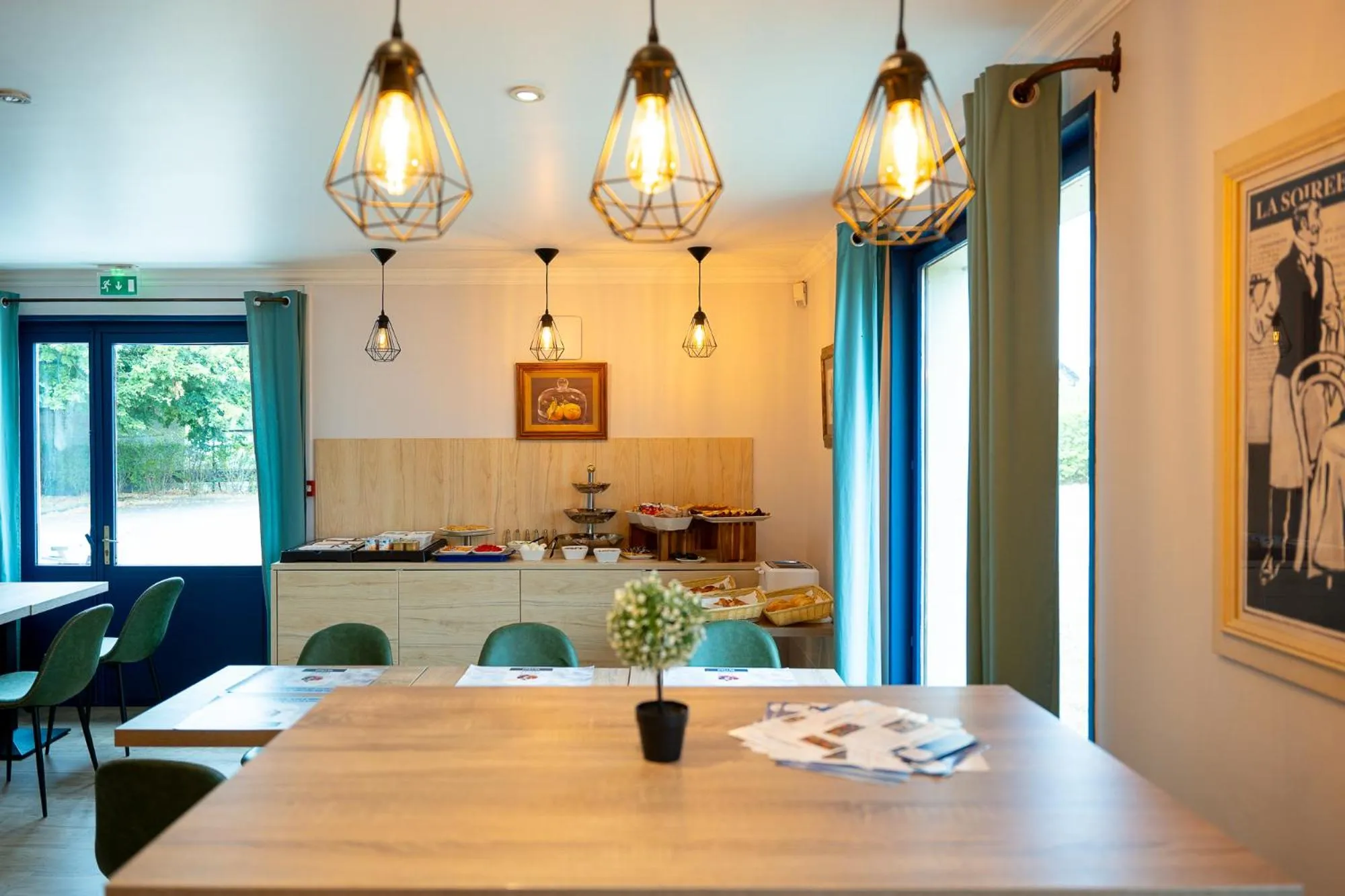 Property building in KYRIAD CREIL - Chantilly Nord