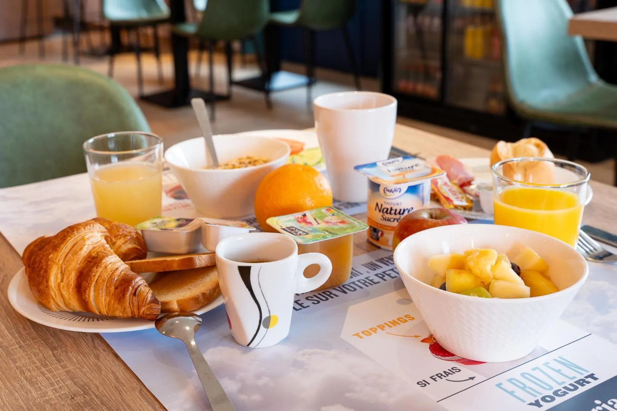 Property building in KYRIAD CREIL - Chantilly Nord