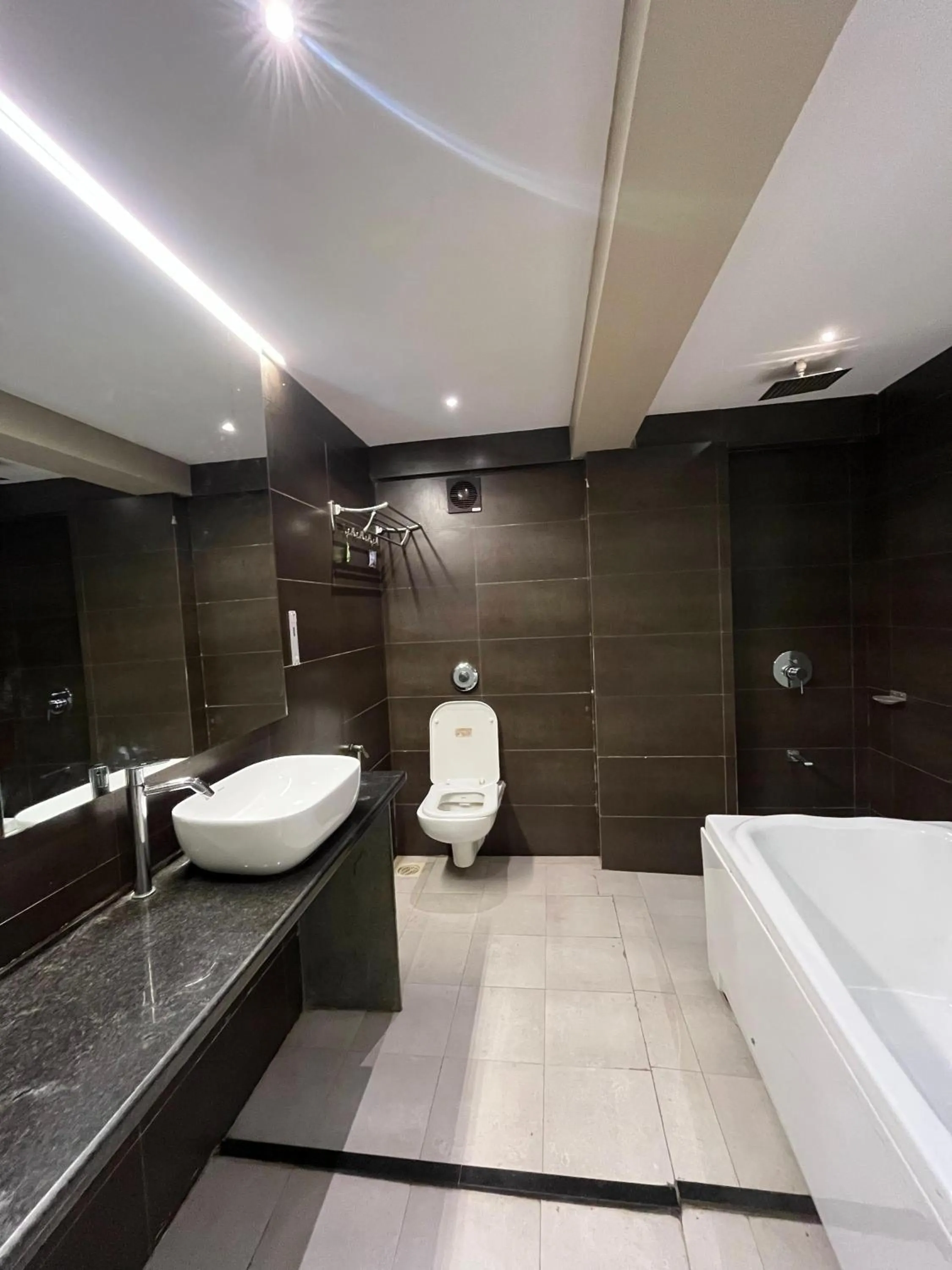 Hotel Merakee - Near Dahisar Mira Road Mumbai