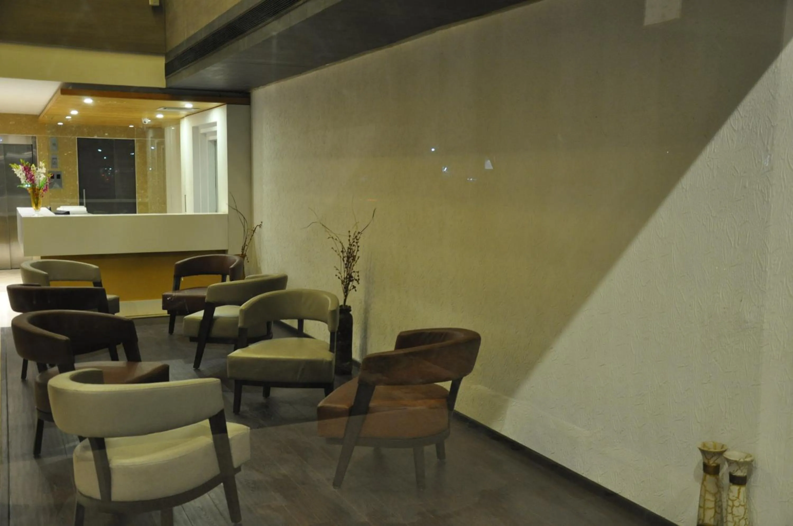 Lobby or reception in Pride Biznotel Manjusar Vadodara Near Sokhda Lake