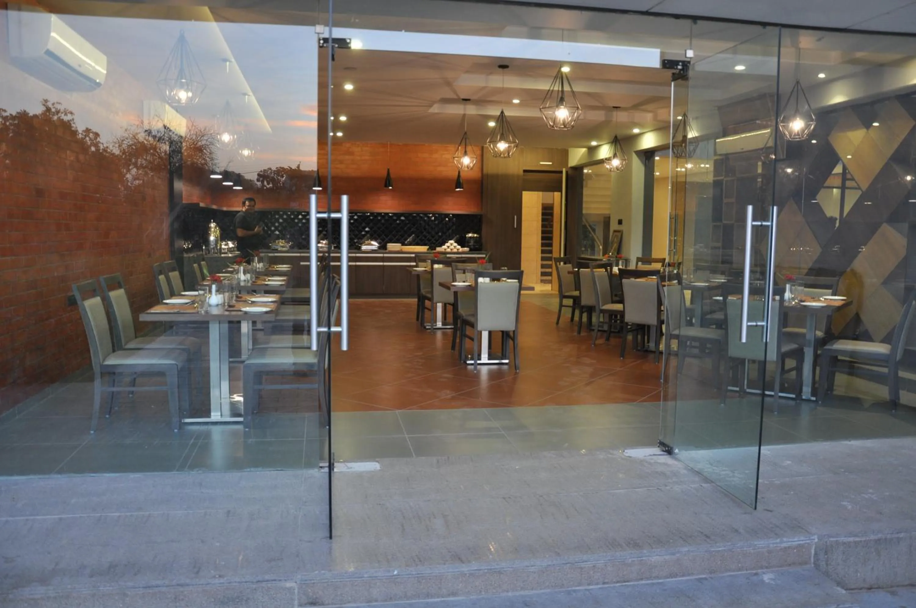 Restaurant/places to eat in Pride Biznotel Manjusar Vadodara Near Sokhda Lake