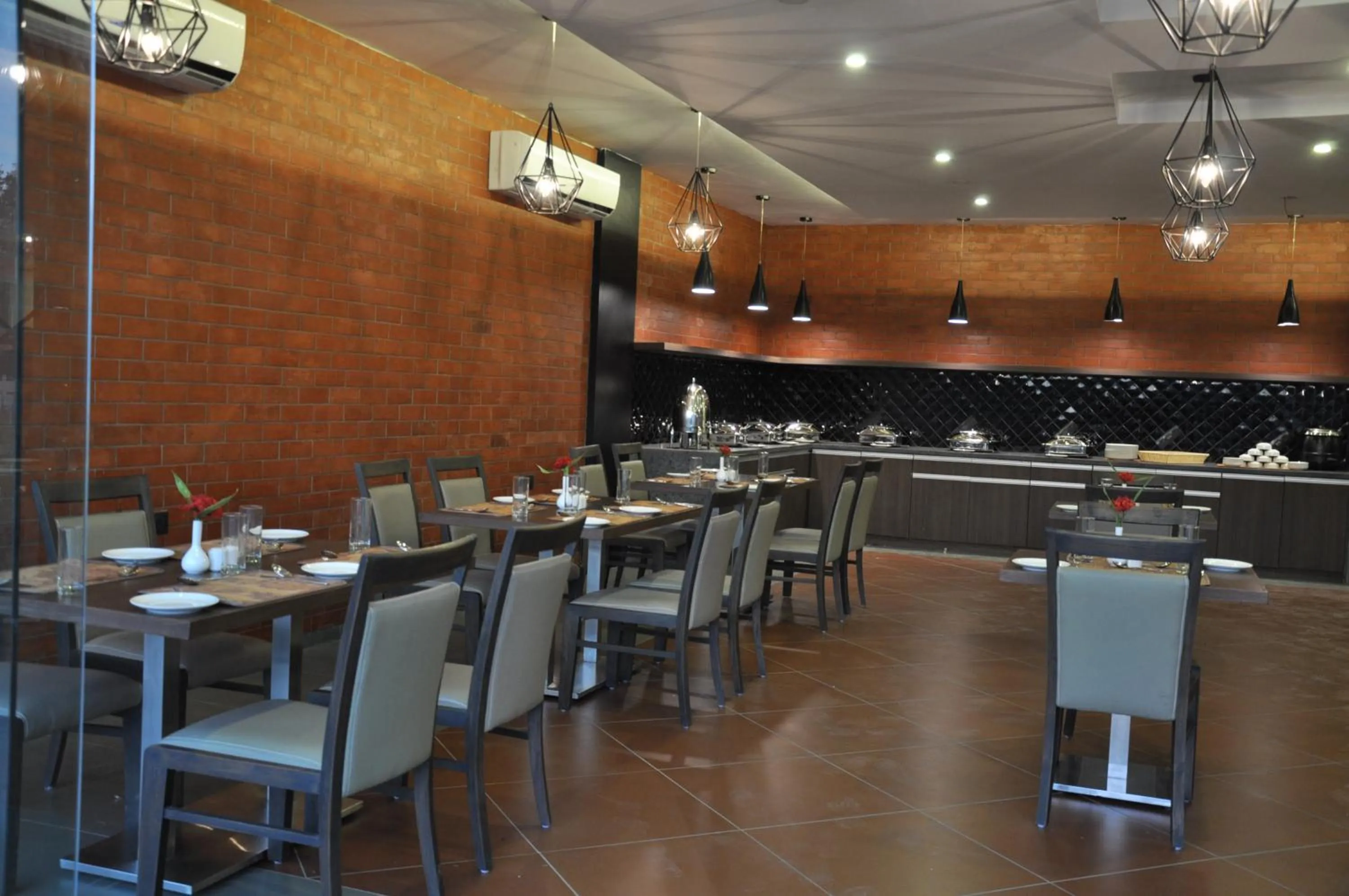 Restaurant/places to eat in Pride Biznotel Manjusar Vadodara Near Sokhda Lake