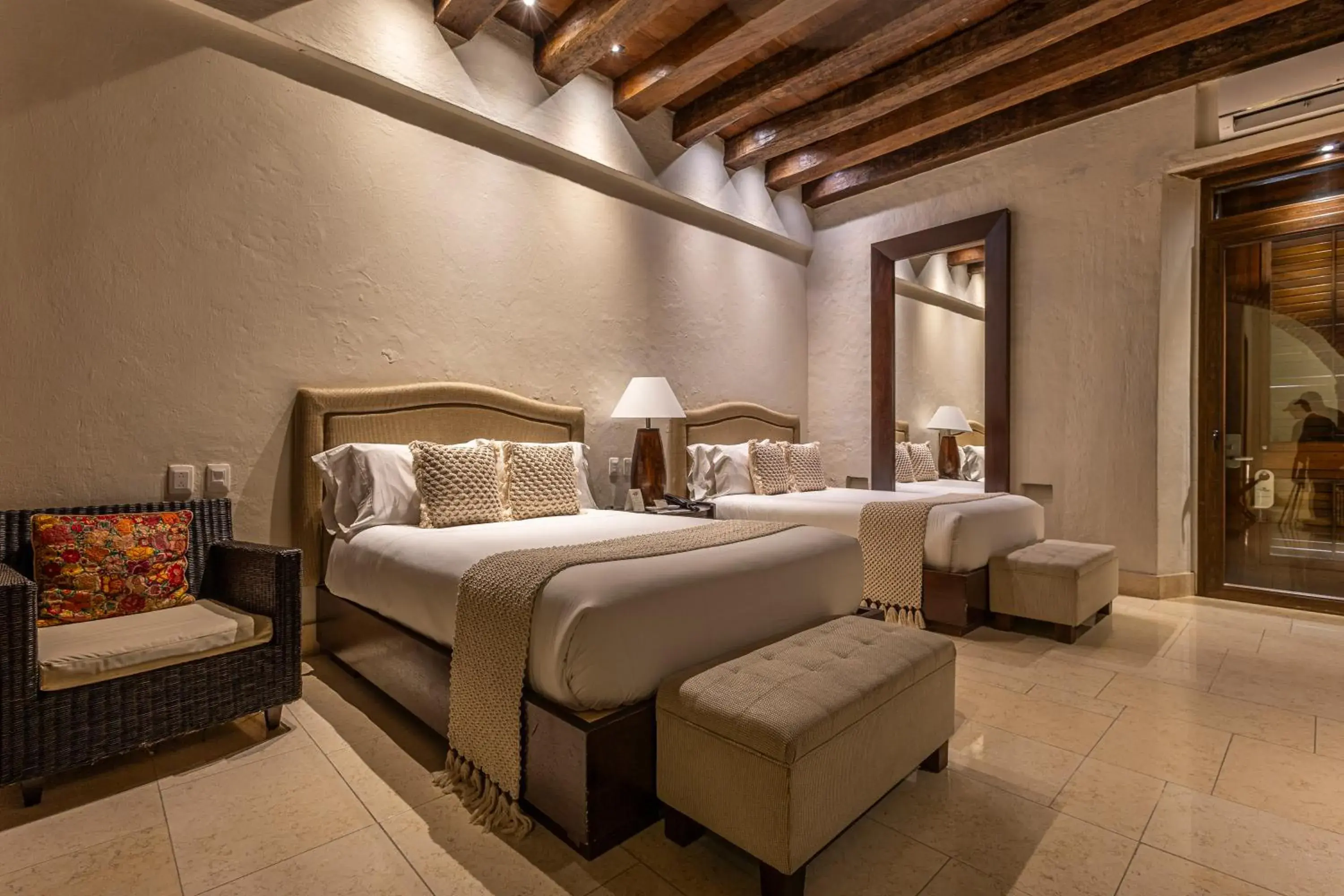 Deluxe Twin Room in Ananda Hotel Boutique Deluxe Twin Room in Ananda Hotel Boutique