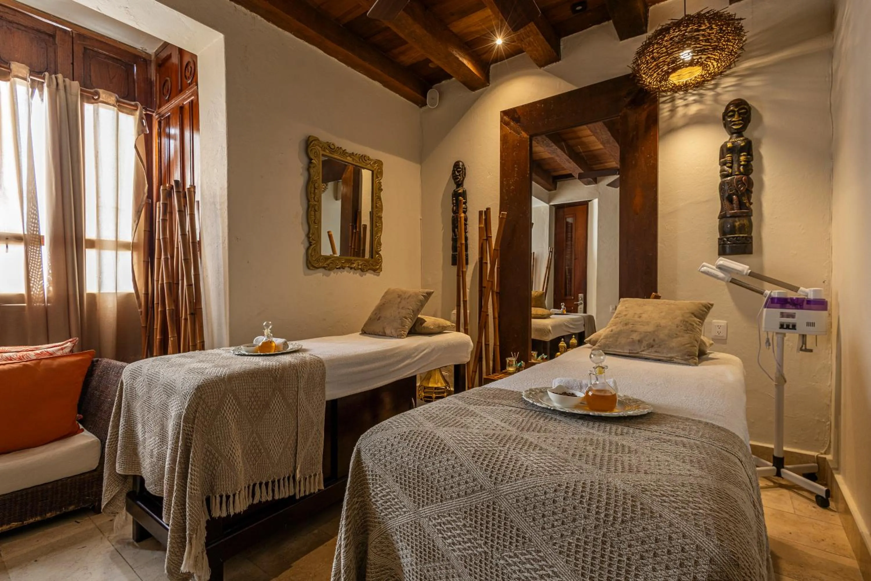 Massage, Bed in Ananda Hotel Boutique