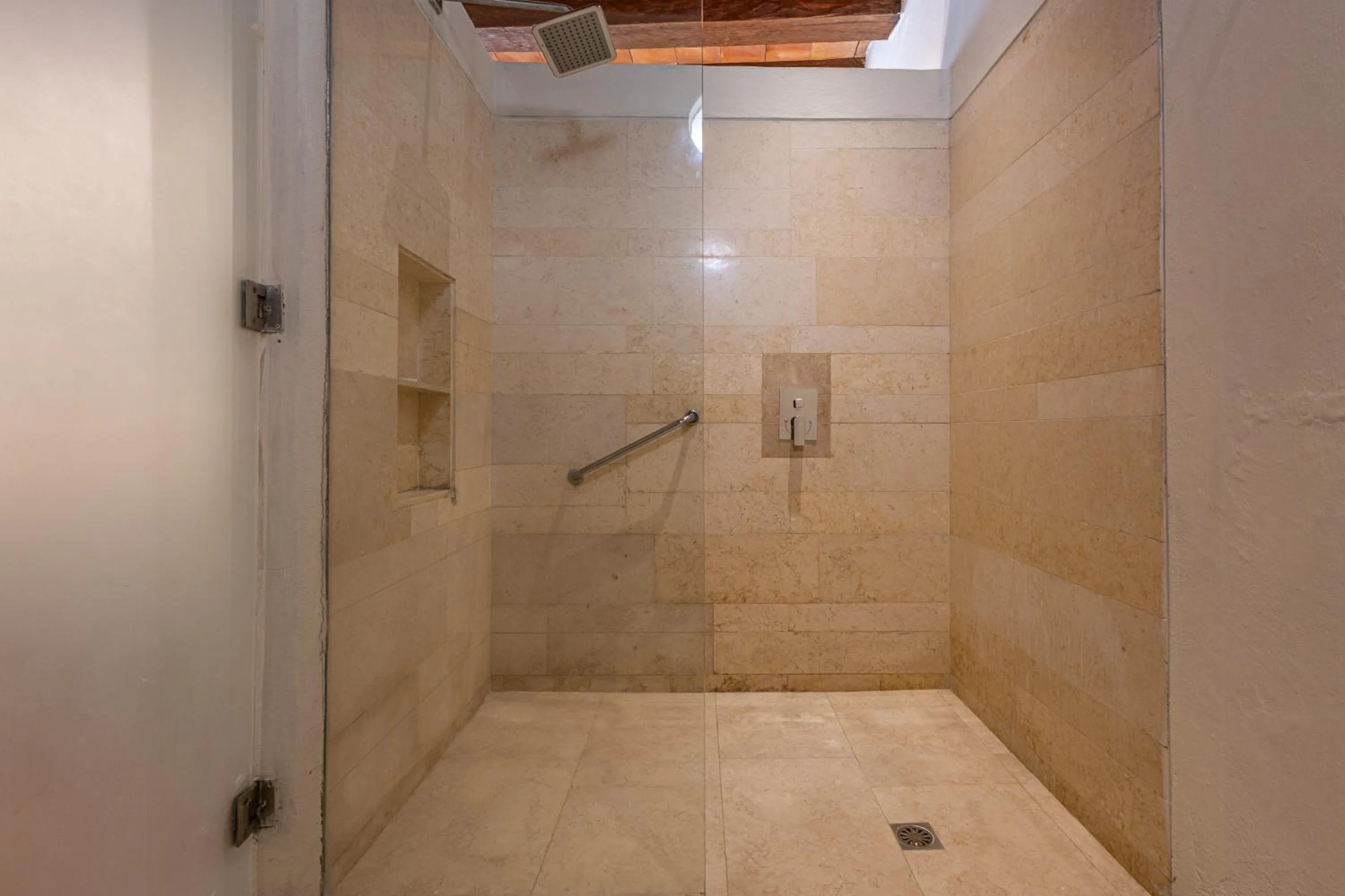 Shower in Ananda Hotel Boutique