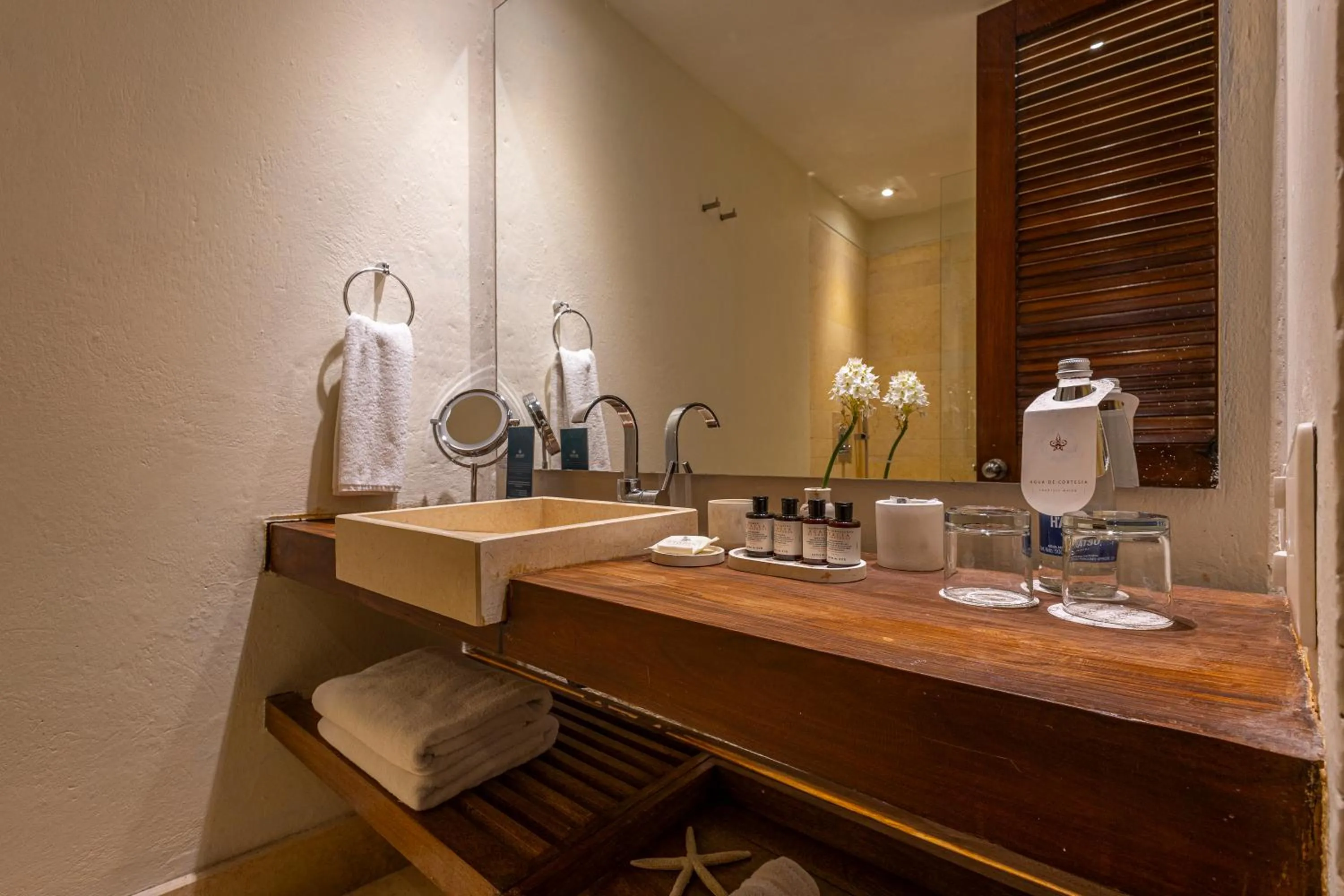 Bathroom in Ananda Hotel Boutique
