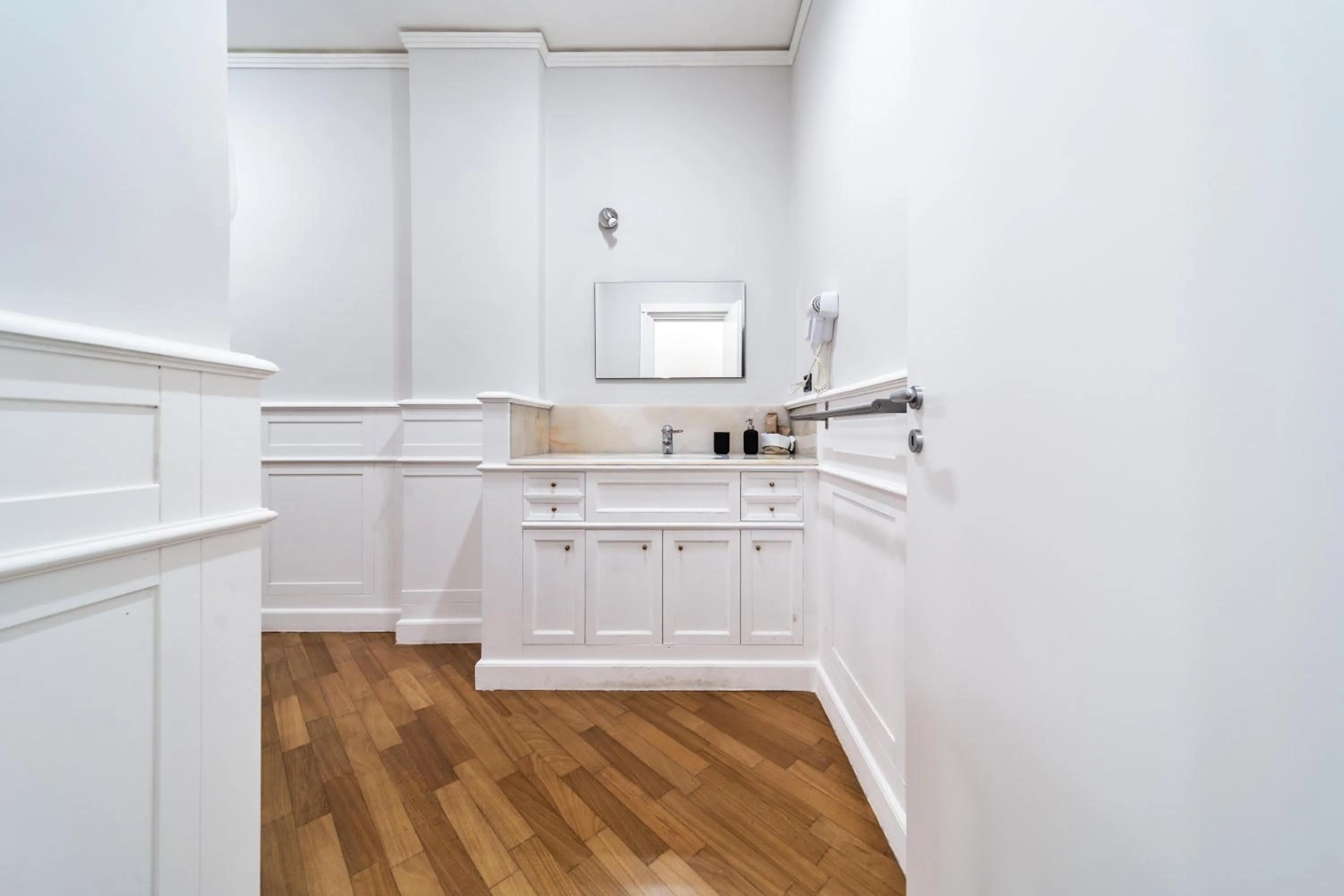 Bathroom in Dante 138 Class rooms & apartments