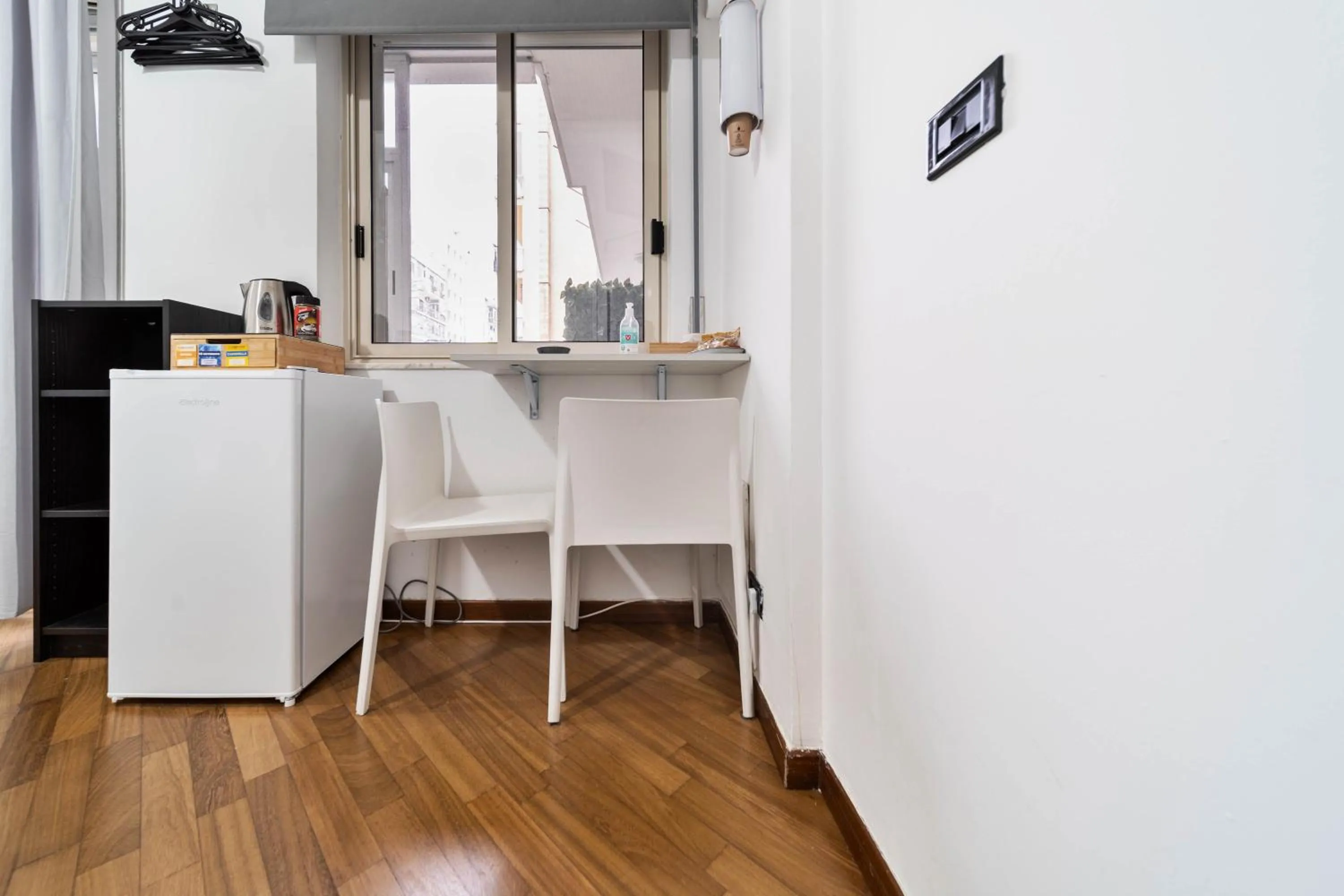 oven in Dante 138 Class rooms & apartments