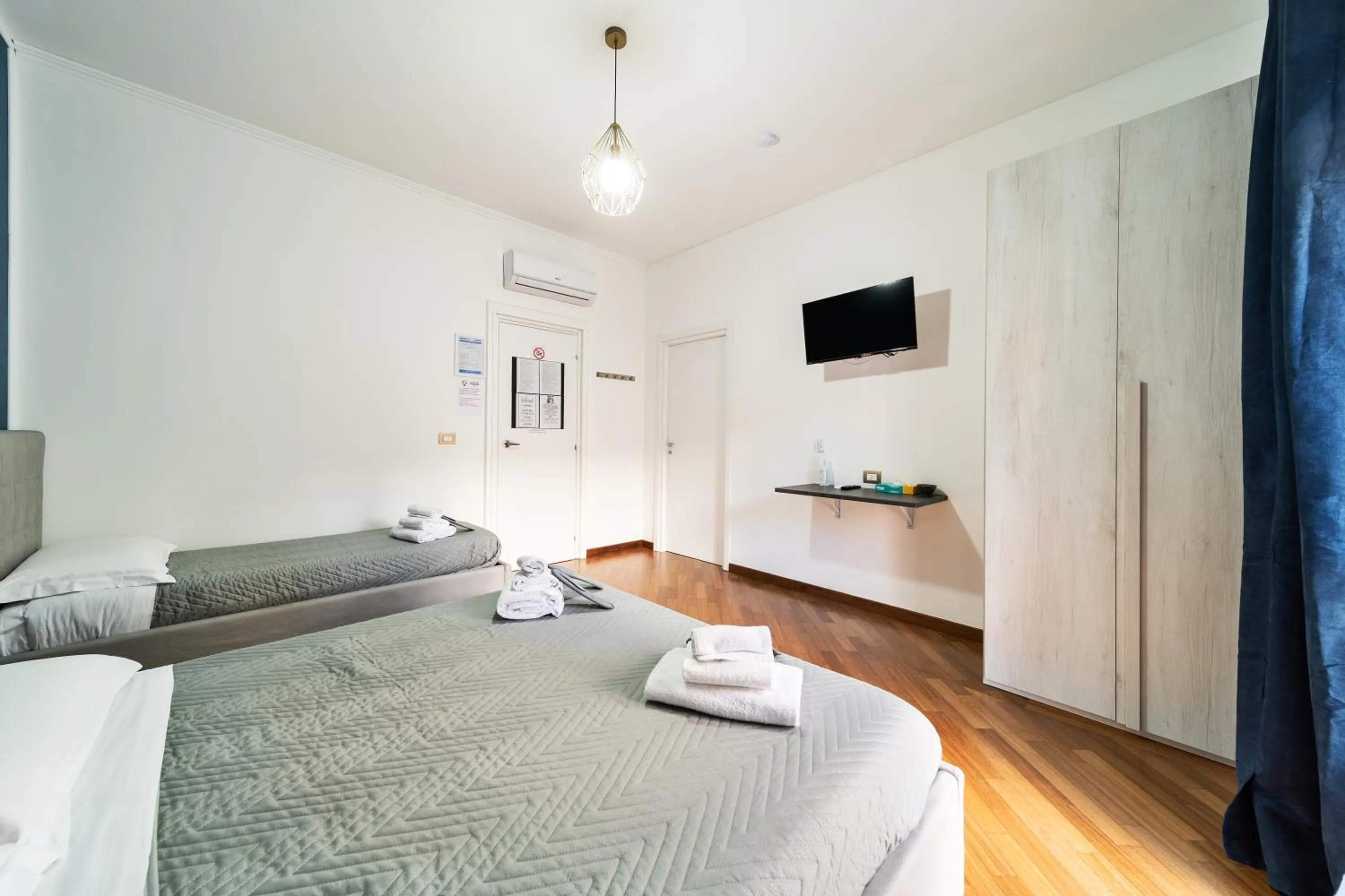 Photo of the whole room, Bed in Dante 138 Class rooms & apartments