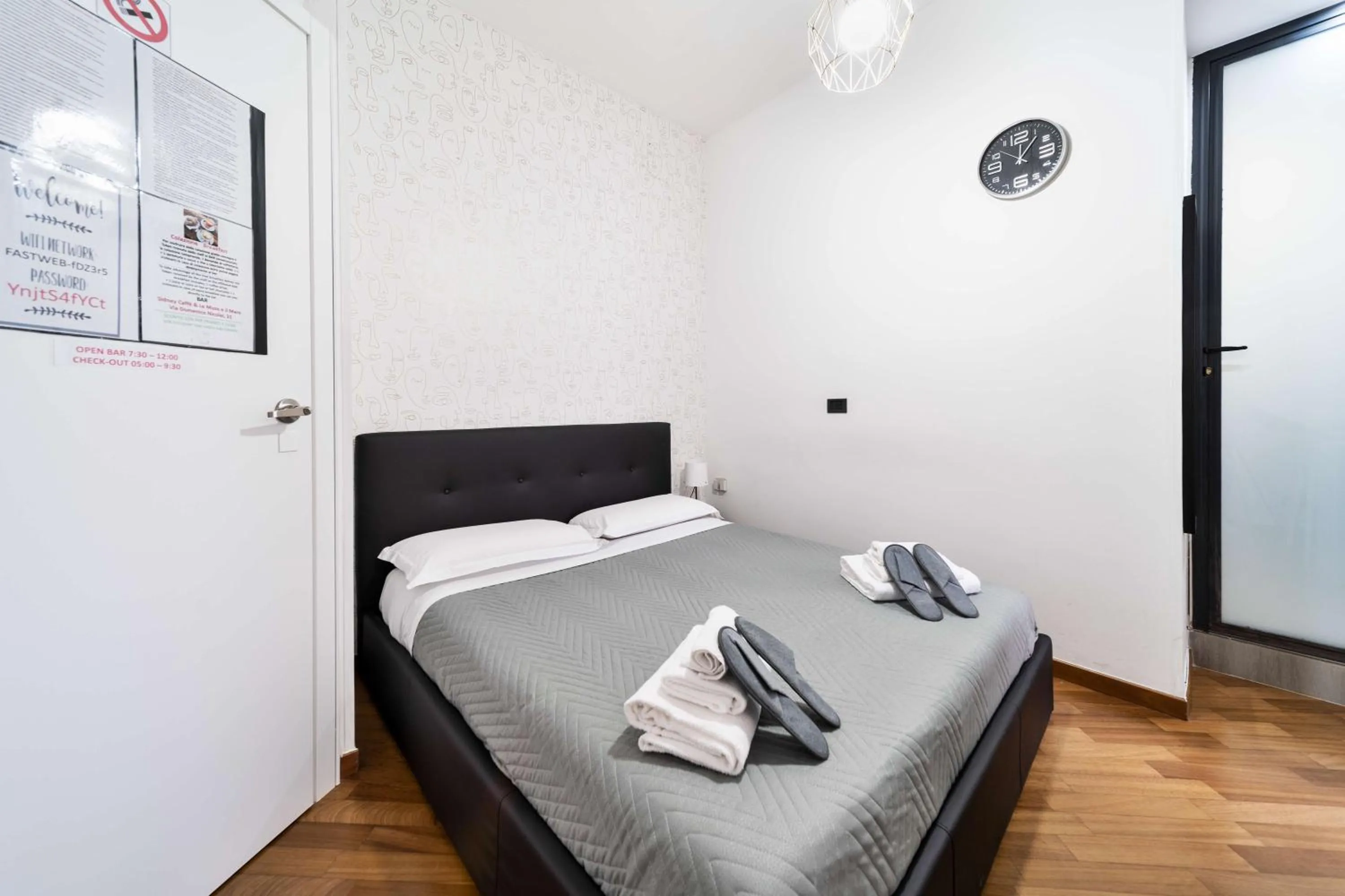 Bedroom, Bed in Dante 138 Class rooms & apartments