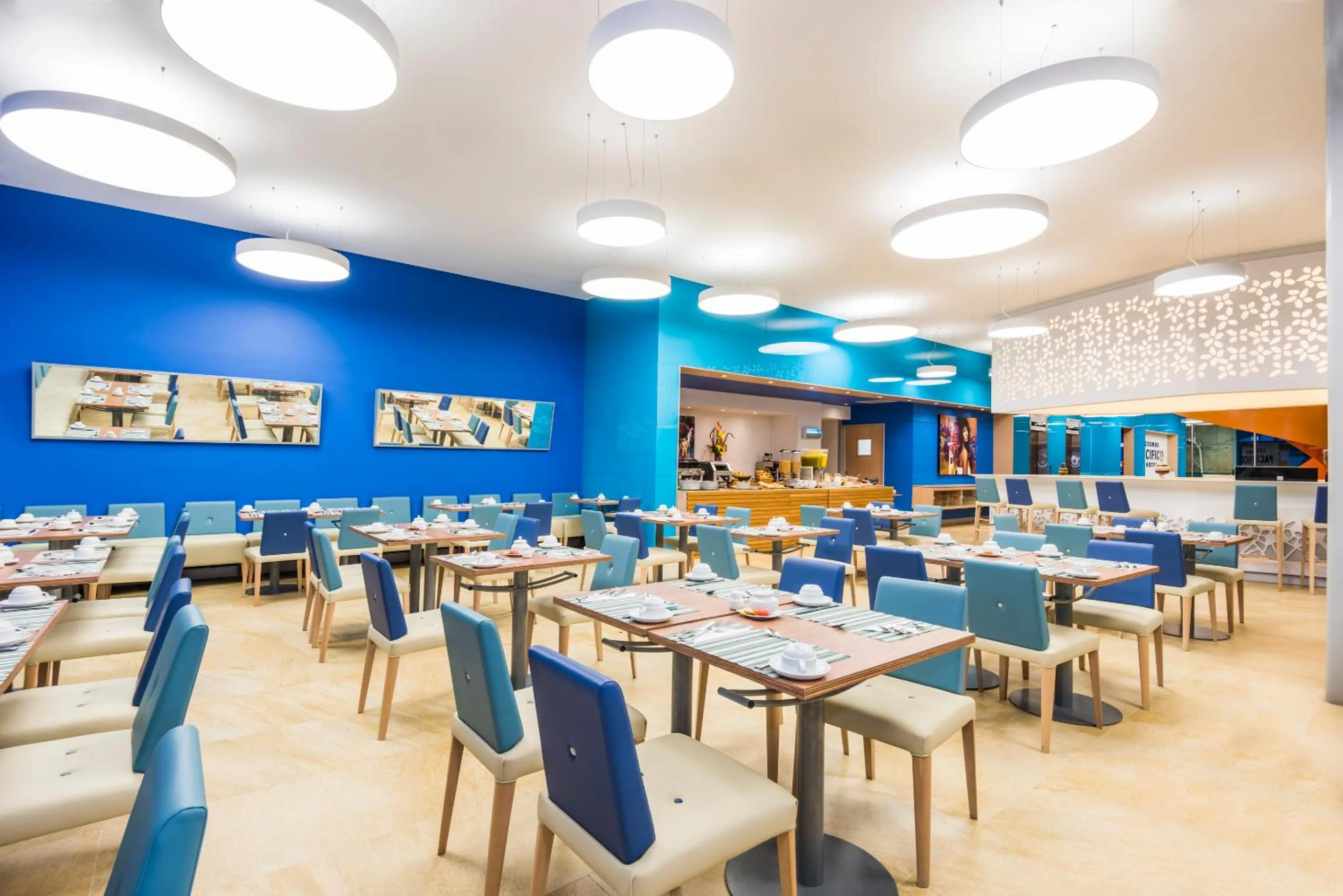 Restaurant/places to eat in Cosmos Pacifico Hotel