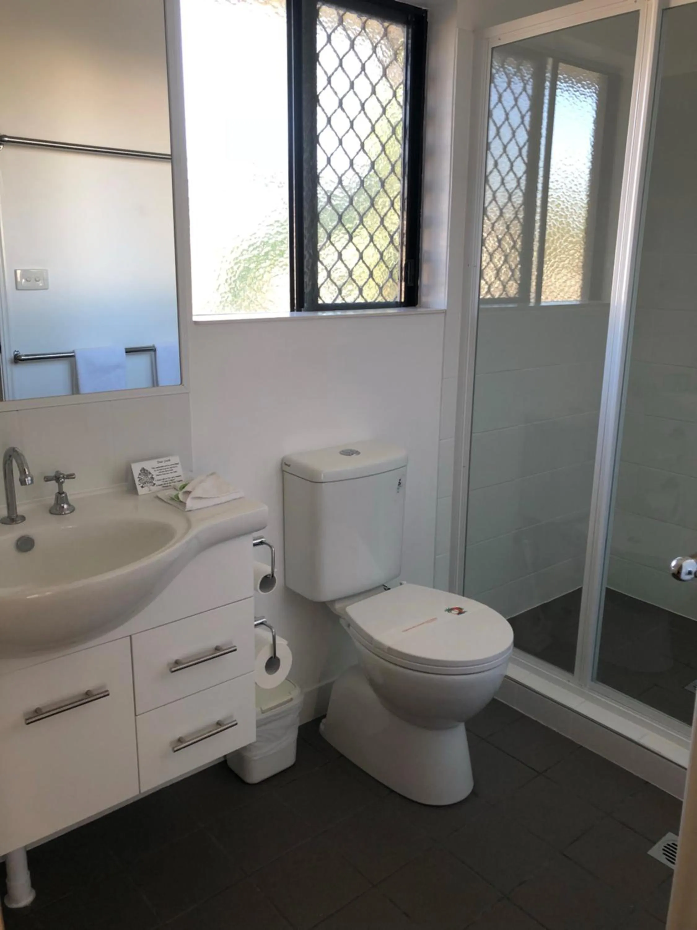 Shower in Biloela Palms Motor Inn
